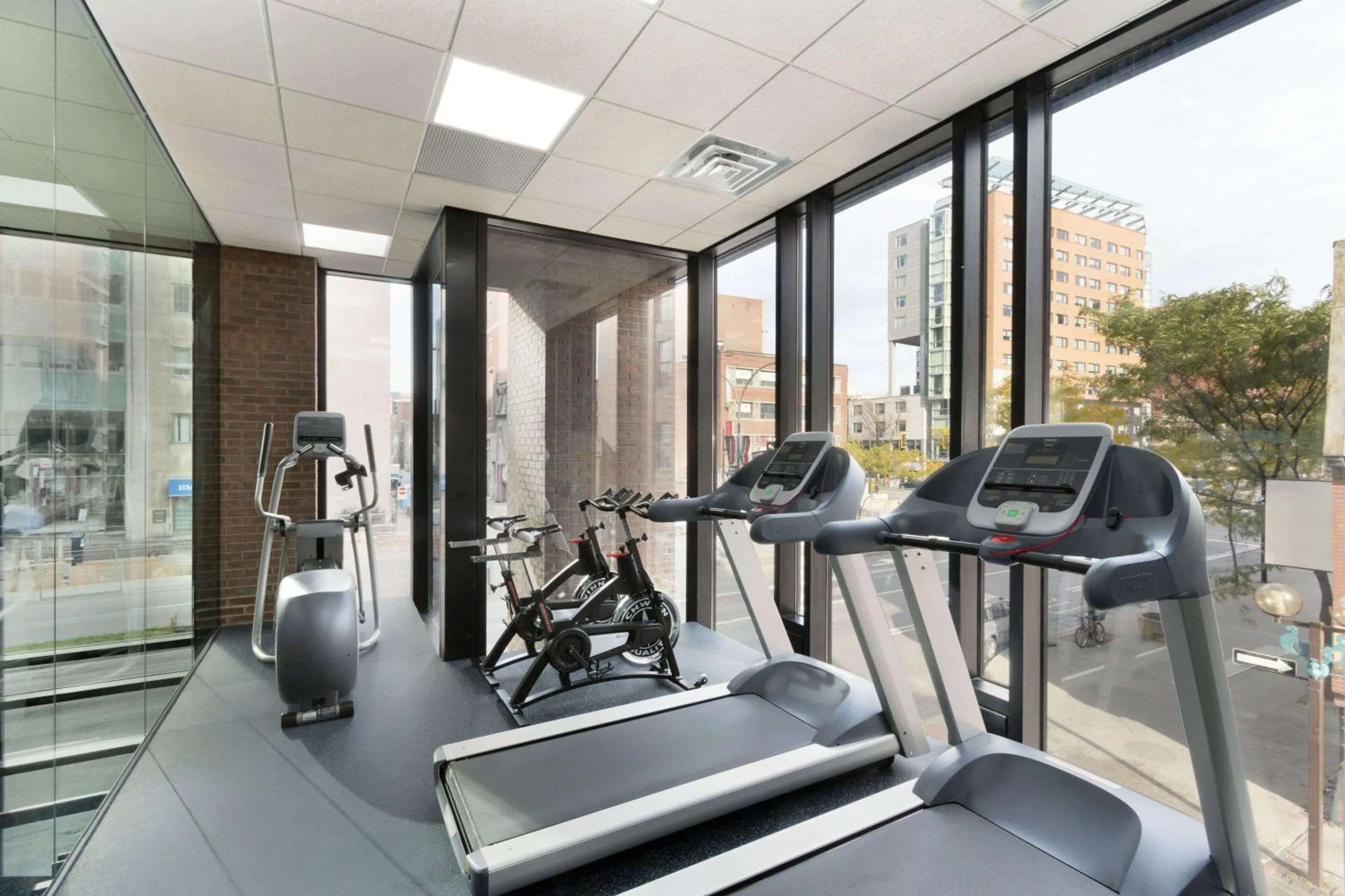 Fitness centre/facilities in Travelodge by Wyndham Montreal Centre