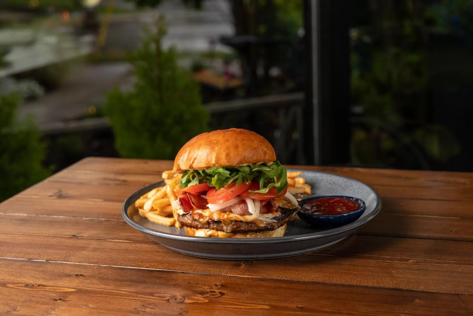 Restaurant/places to eat in Oswego Hotel