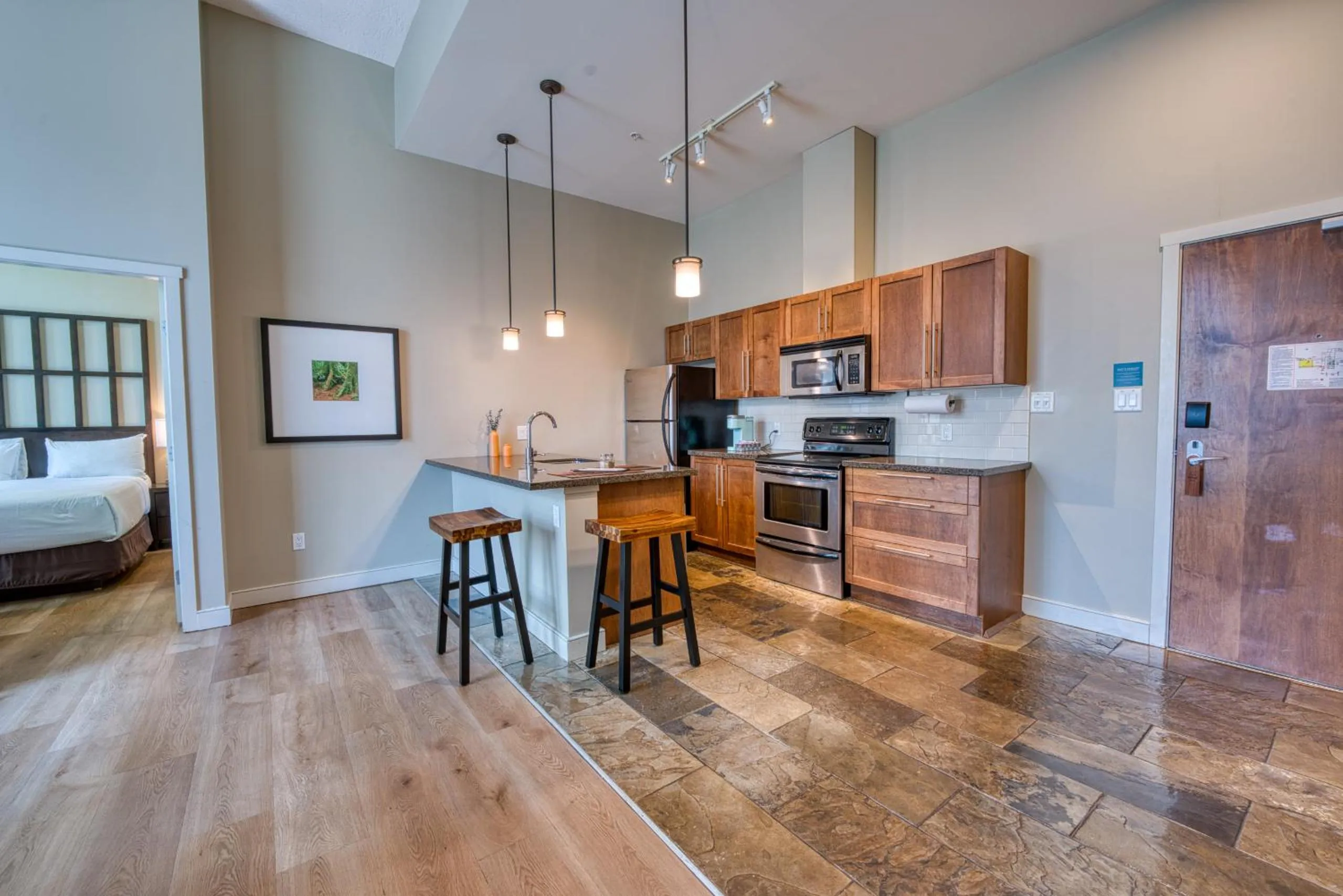 Dining area in Oswego Hotel