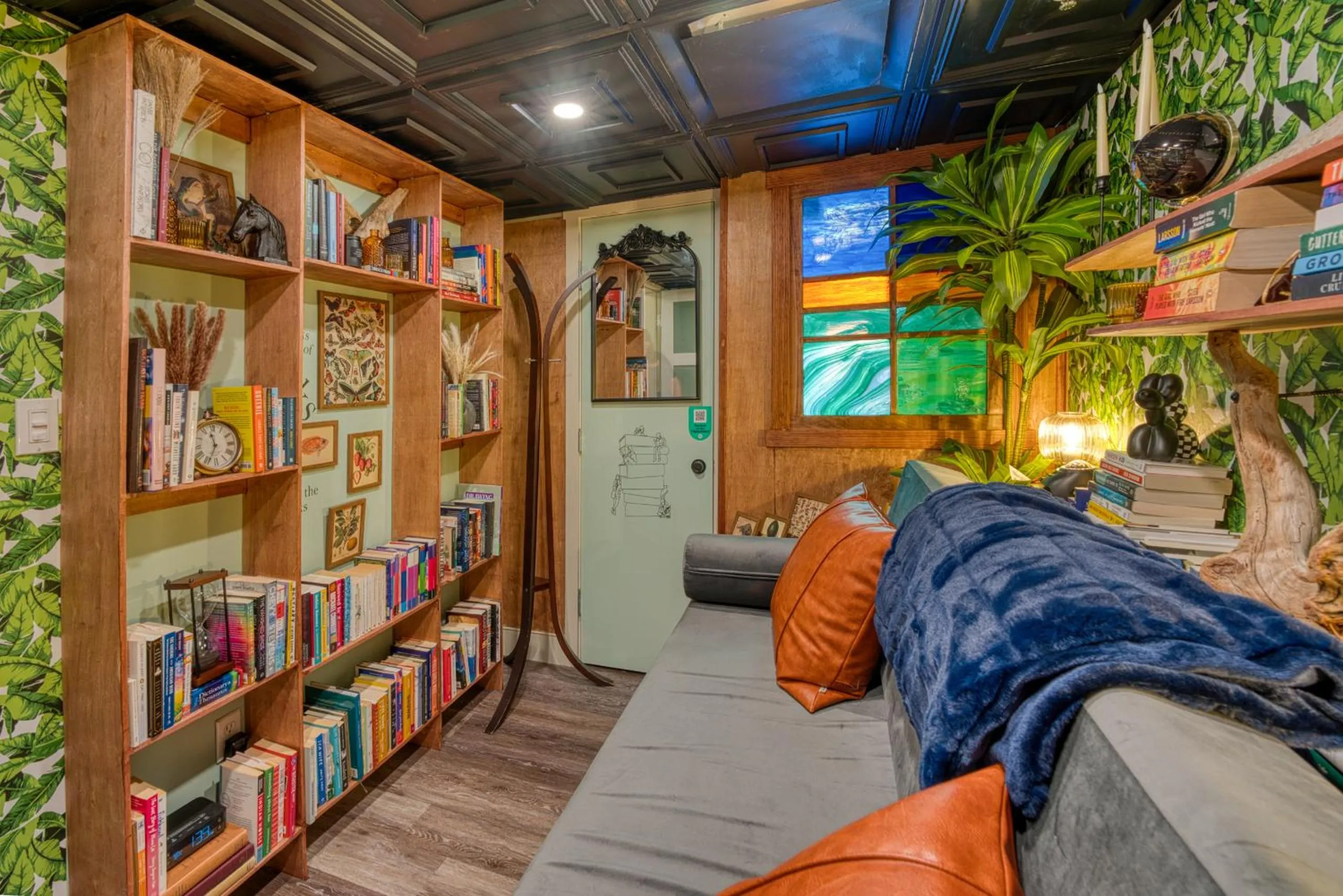 Library in Oswego Hotel