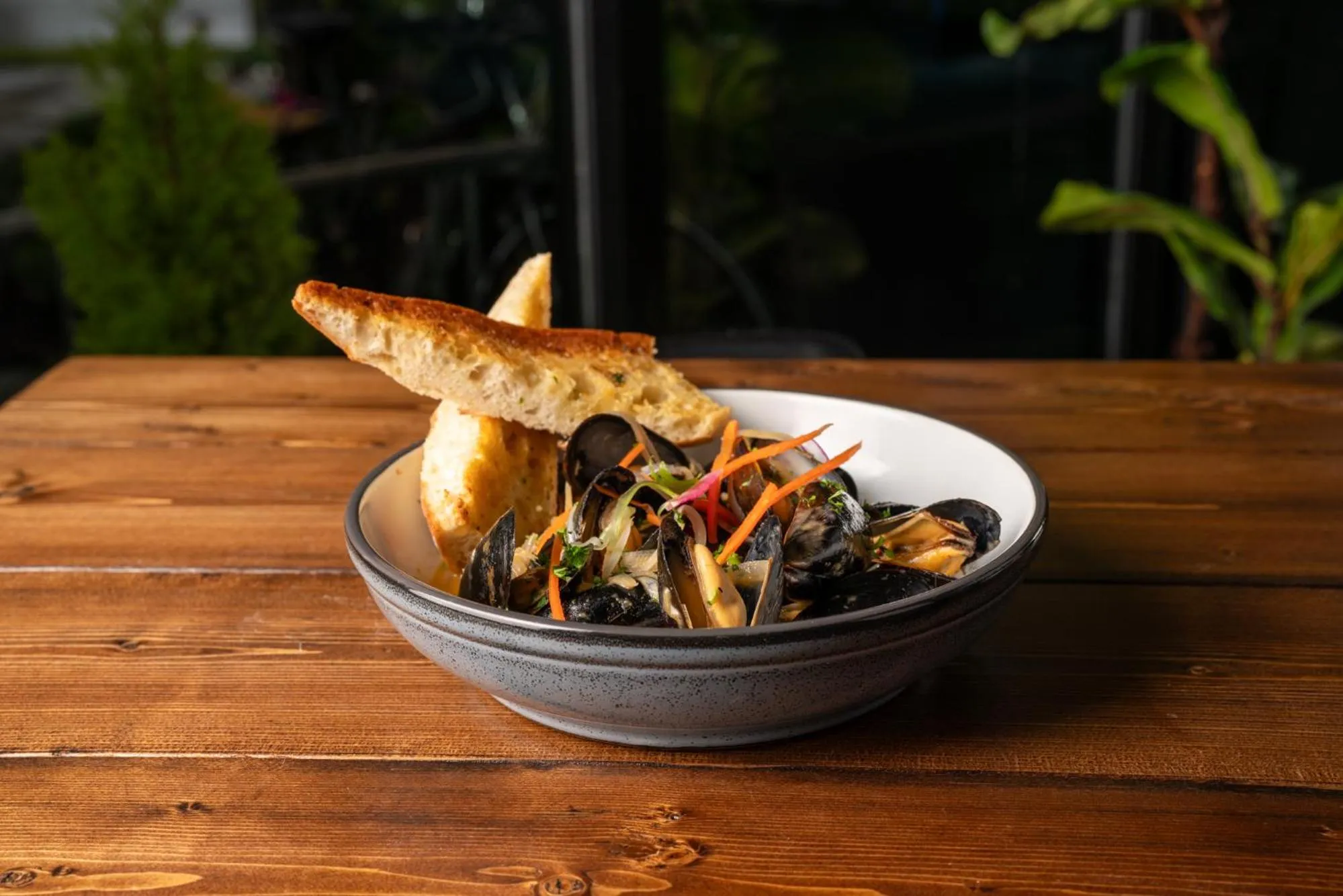 Restaurant/places to eat in Oswego Hotel