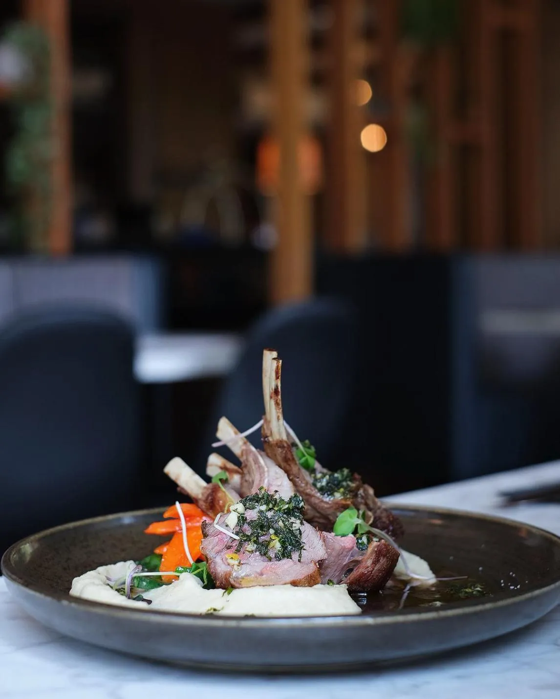 Restaurant/places to eat in Oswego Hotel