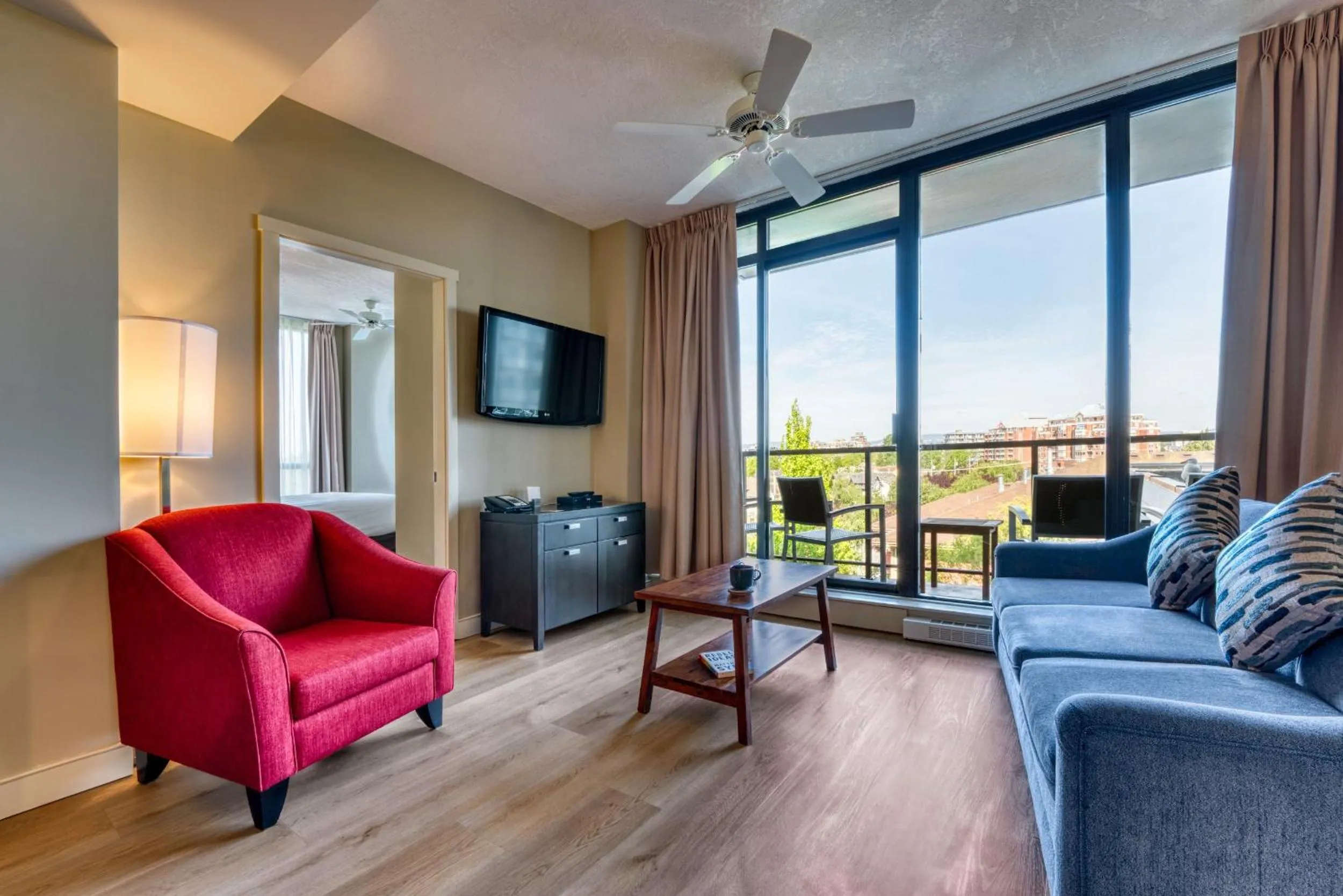 TV and multimedia in Oswego Hotel