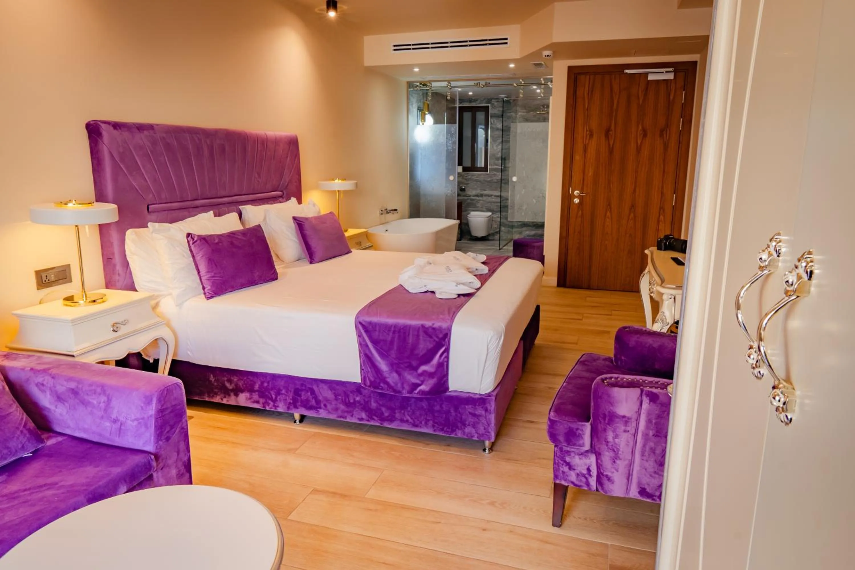 Shower, Bed in Santa Lucia Boutique Hotel