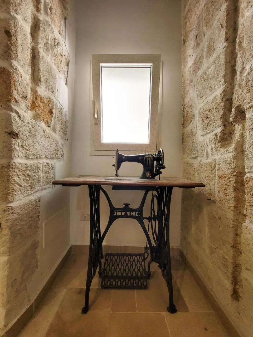 Decorative detail in Pietracielo B&B