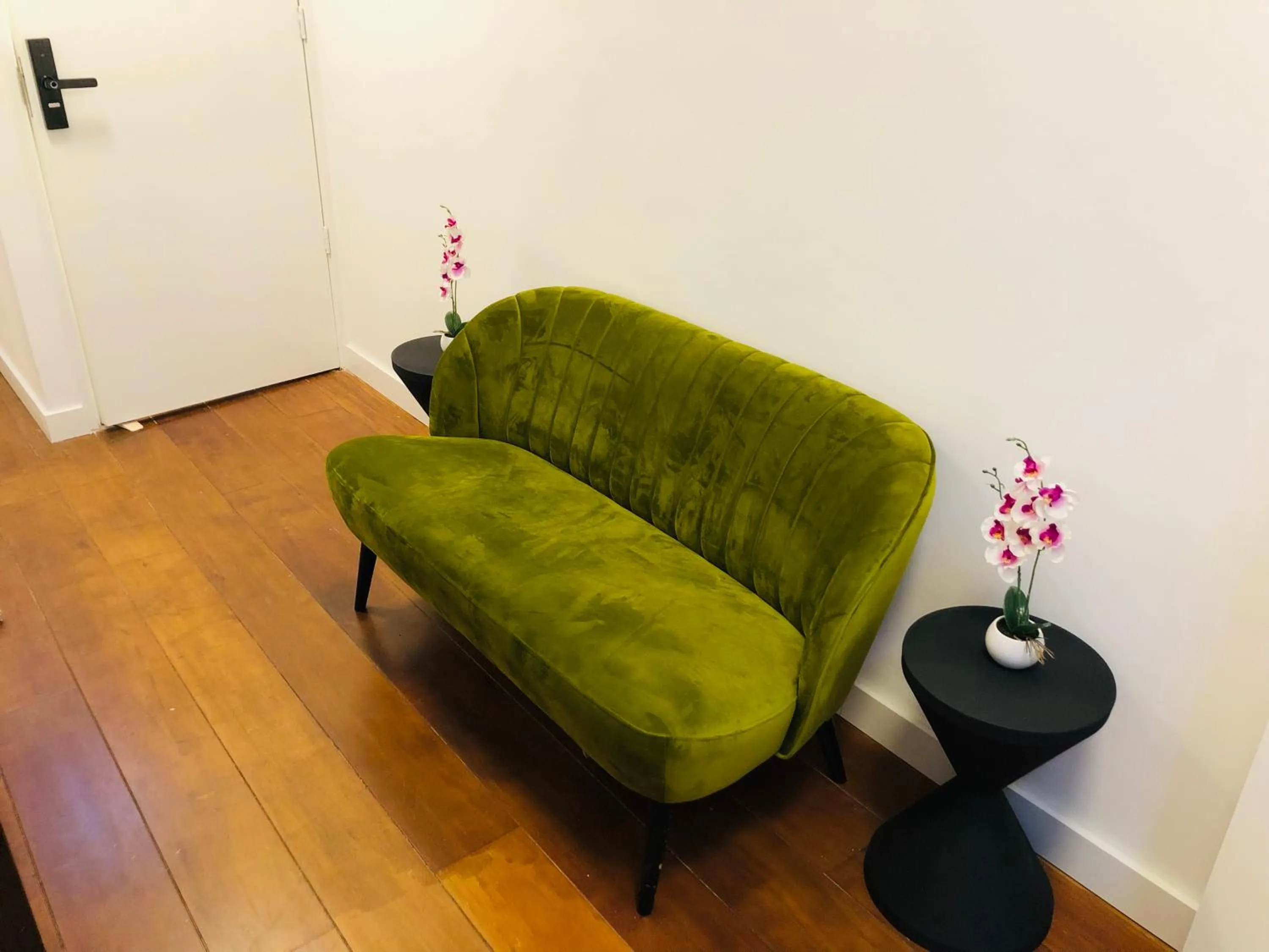 Seating area in Room Mate Hostel Amsterdam Zaandam