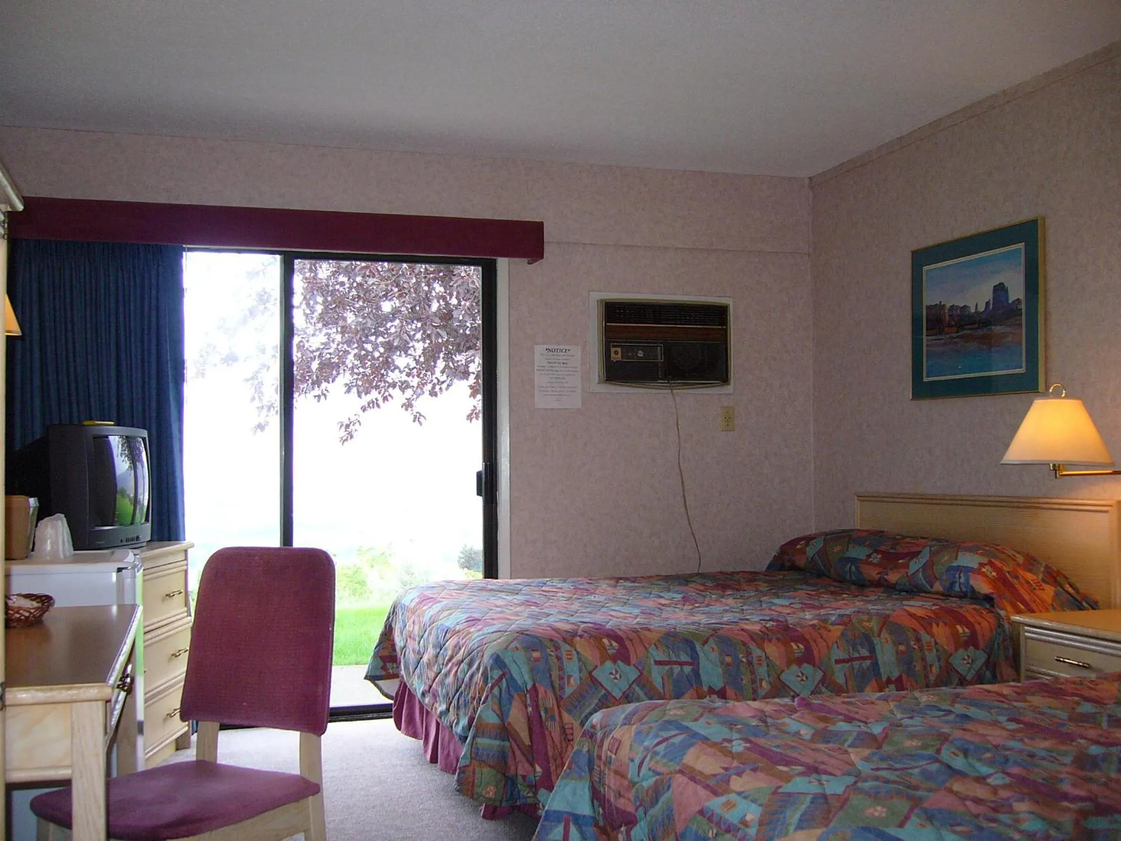 Photo of the whole room, Bed in Hospitality Inn