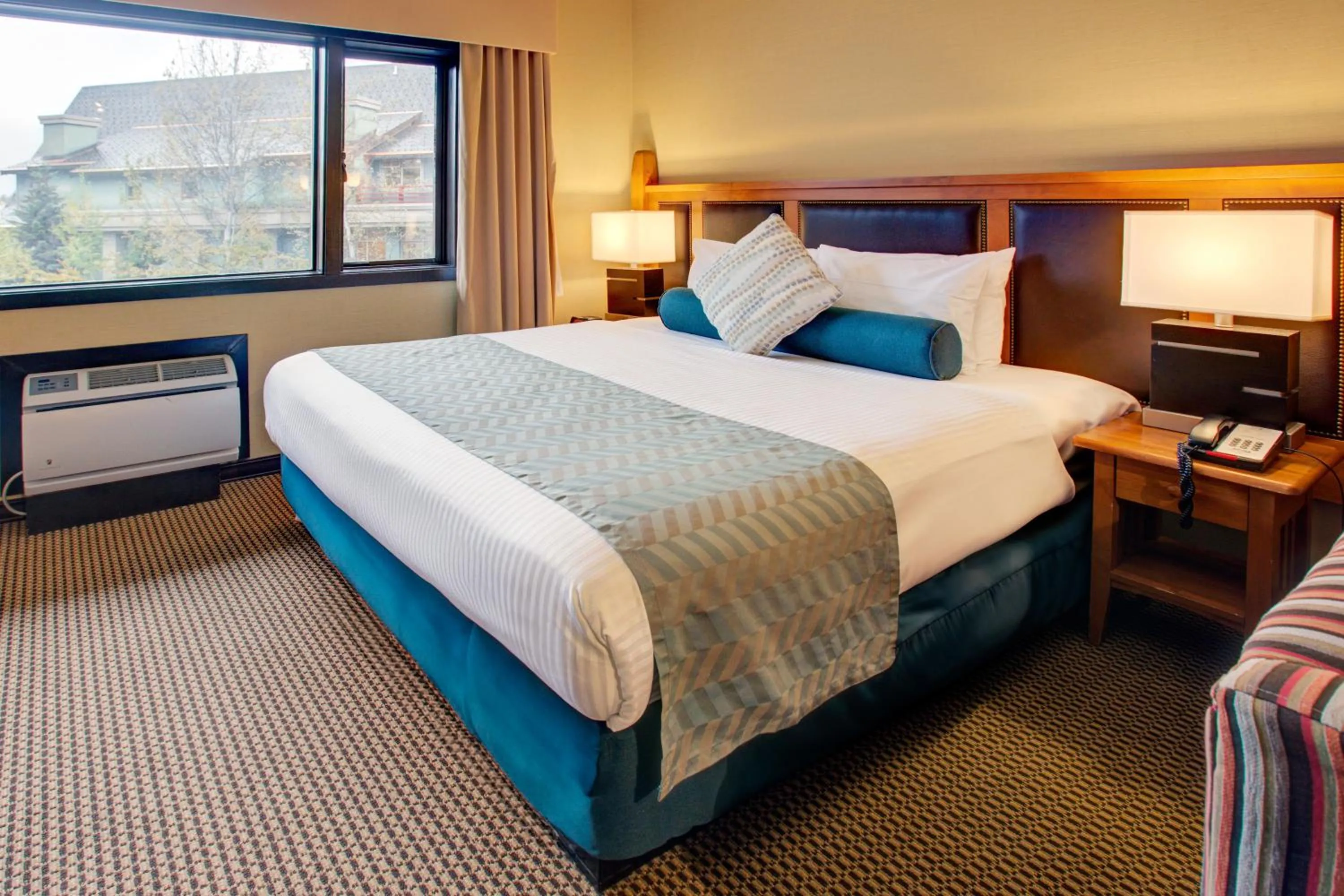 Bedroom, Bed in Blackcomb Lodge