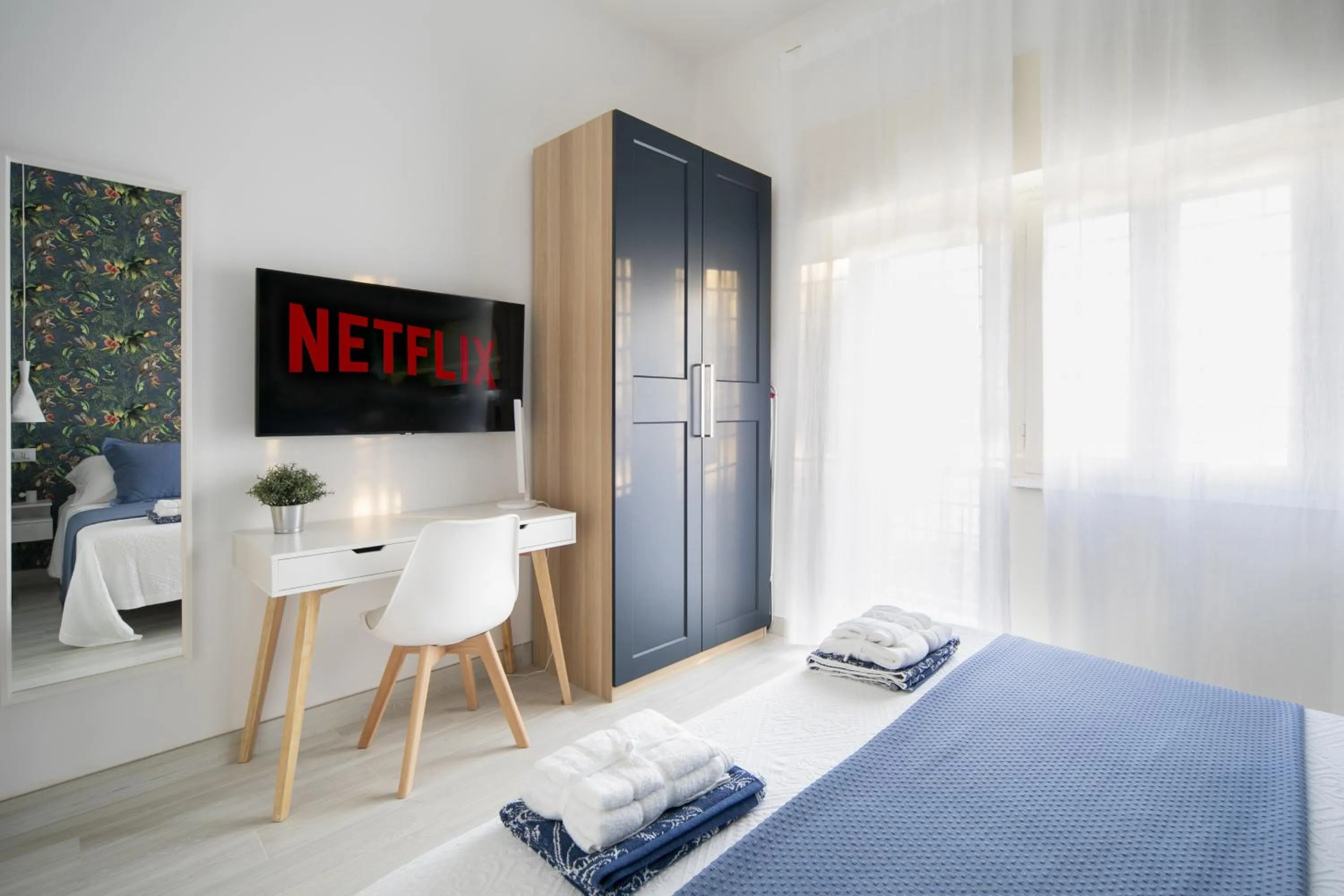 Bed in Nuovo Appartamento sulla spiaggia con larga terrazza di 70 mq e posto auto privato