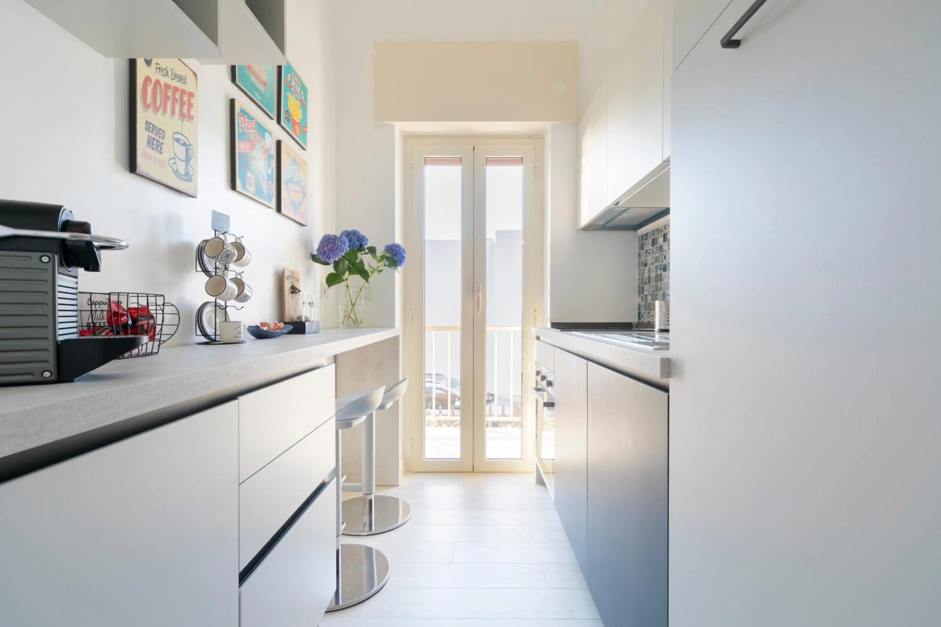 Coffee/tea facilities in Nuovo Appartamento sulla spiaggia con larga terrazza di 70 mq e posto auto privato