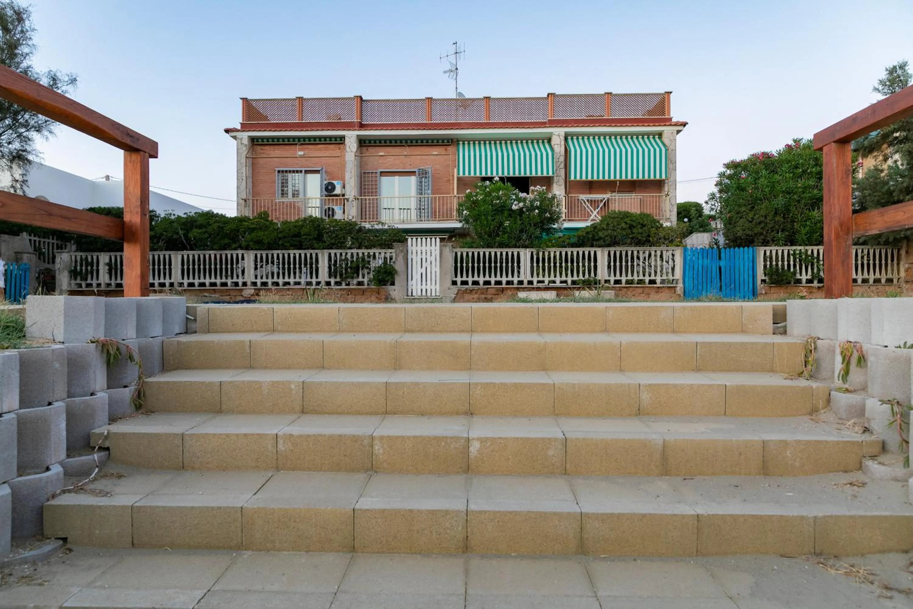 Property building in Nuovo Appartamento sulla spiaggia con larga terrazza di 70 mq e posto auto privato