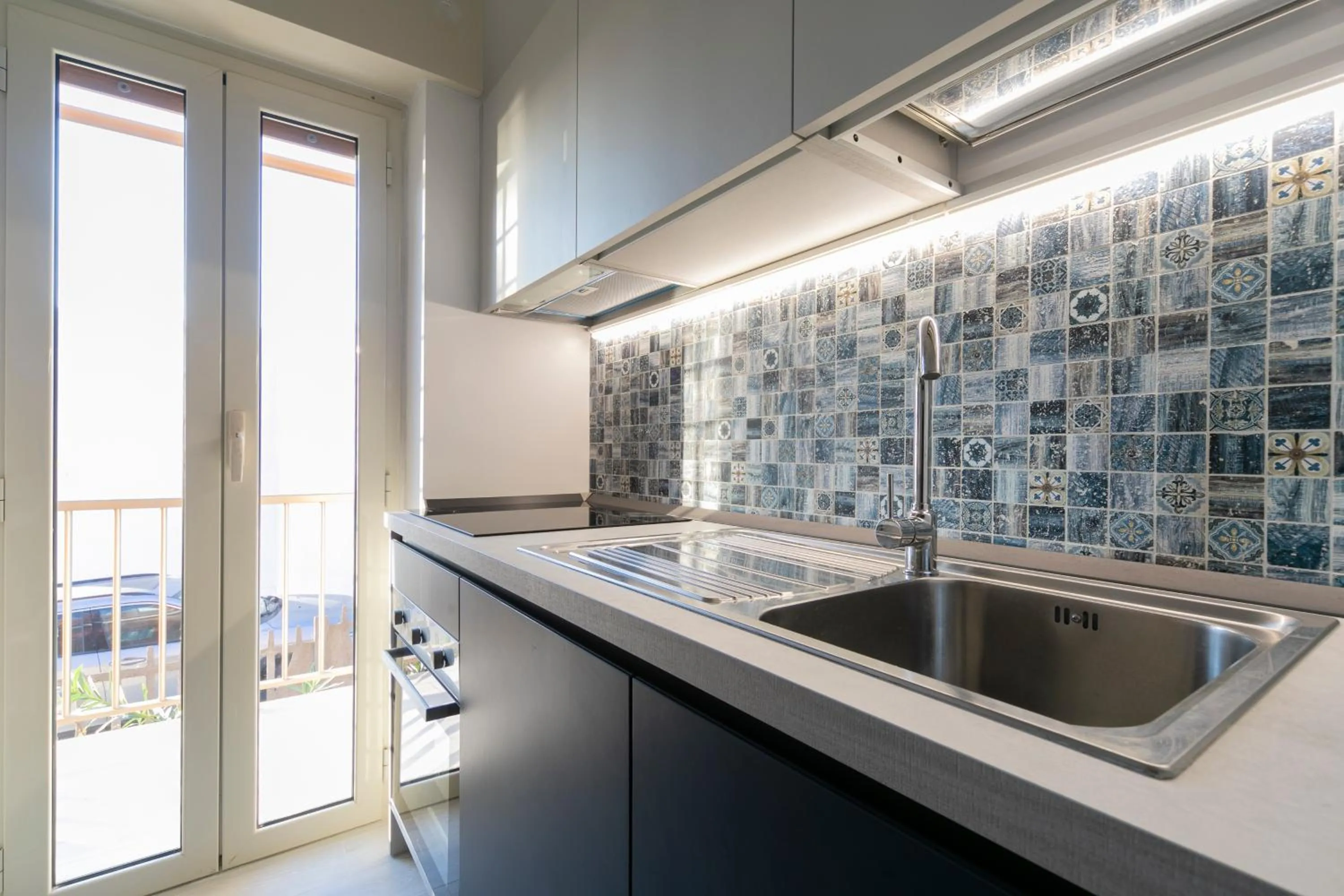 Kitchen or kitchenette in Nuovo Appartamento sulla spiaggia con larga terrazza di 70 mq e posto auto privato