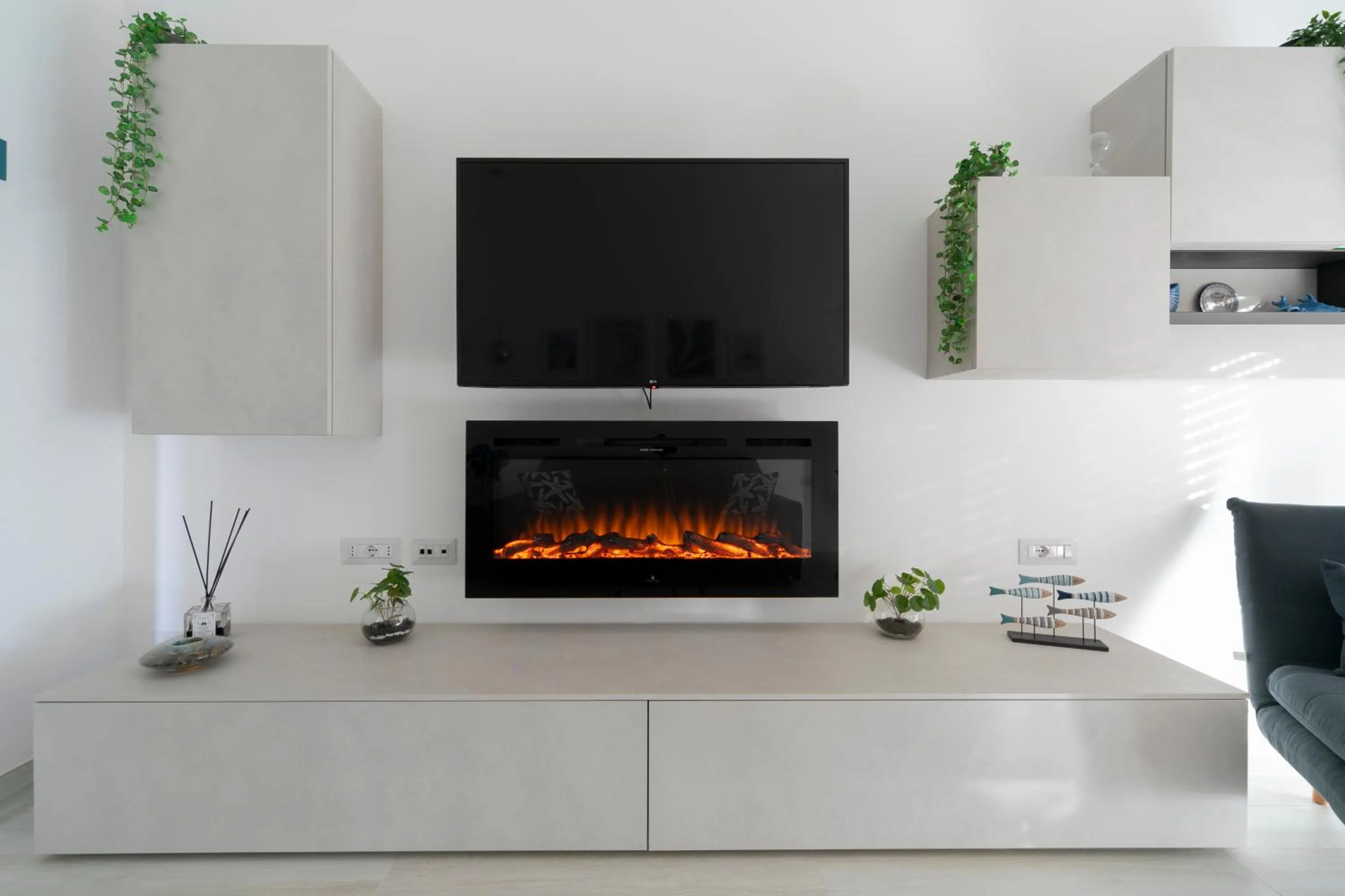 Communal lounge/ TV room in Nuovo Appartamento sulla spiaggia con larga terrazza di 70 mq e posto auto privato