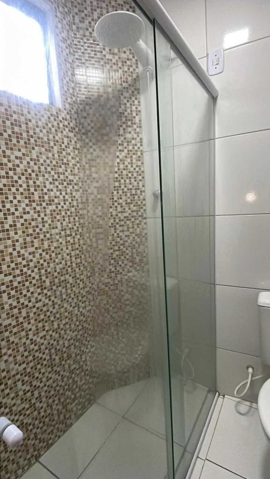 Shower in Hotel Pousada Acauã Acesso através de escadas
