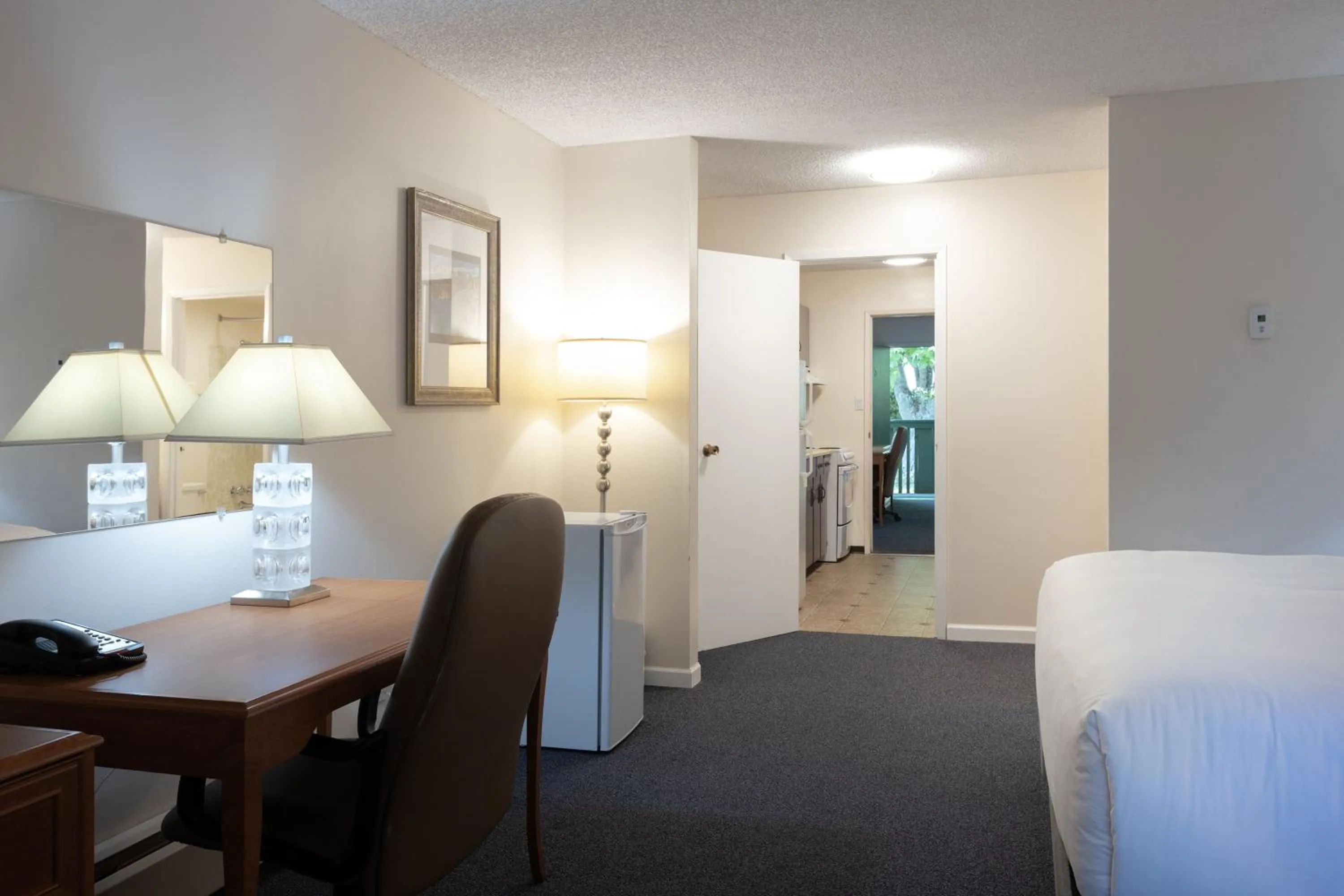 Bedroom, Bed in Robin Hood Inn and Suites