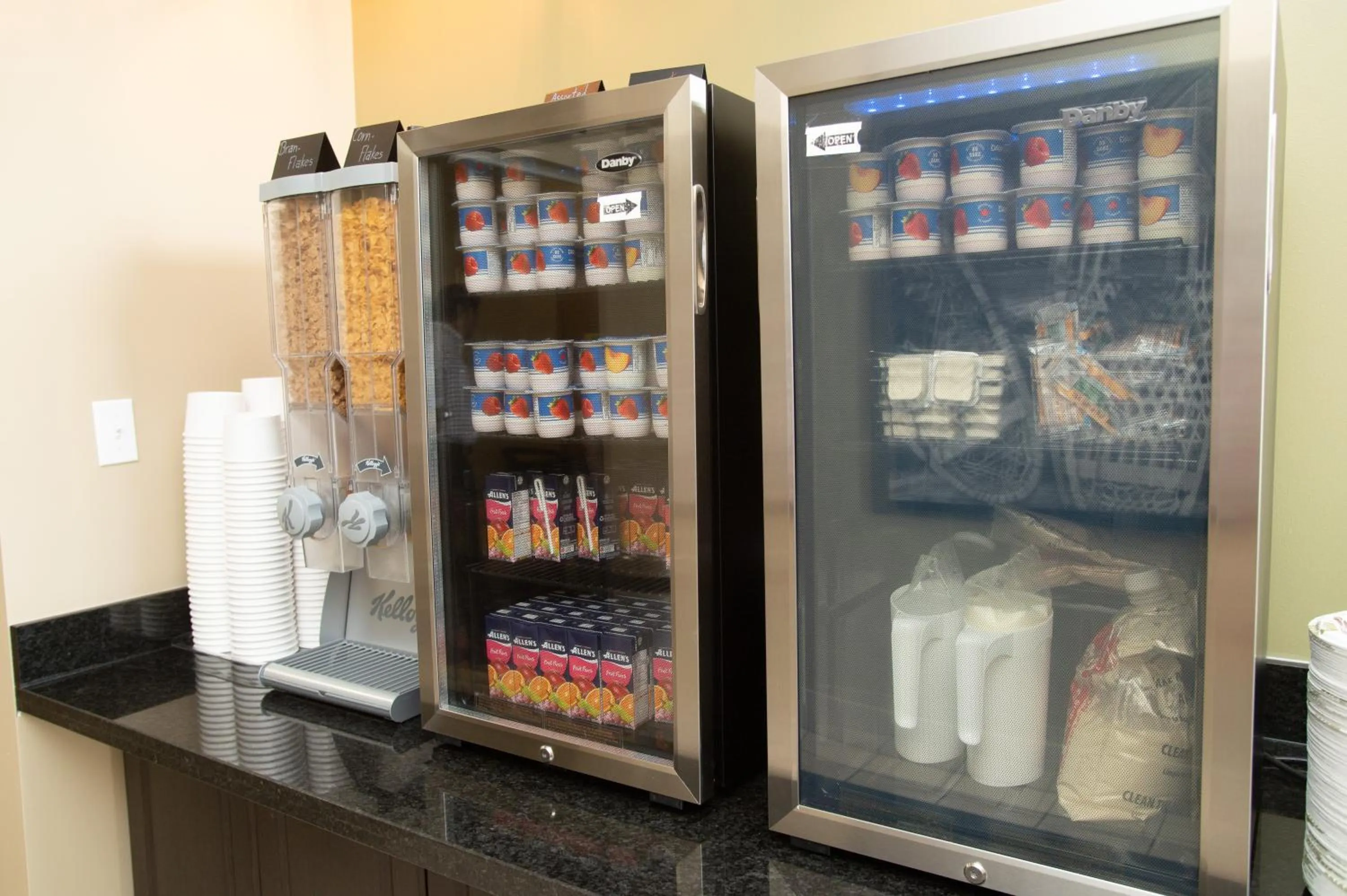 Breakfast in Super 8 by Wyndham Mississauga