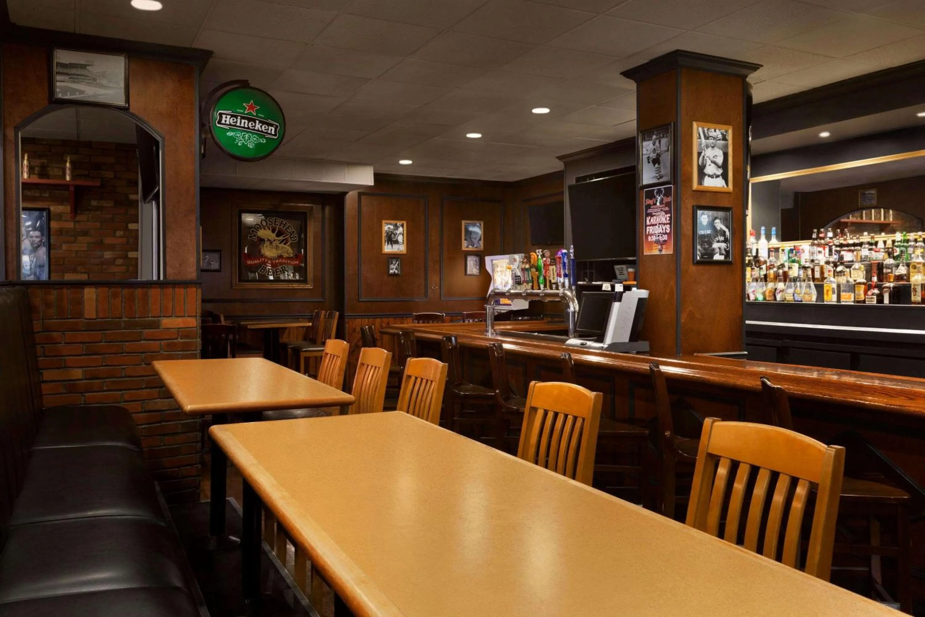 Restaurant/Places to Eat in Travelodge by Wyndham Toronto East