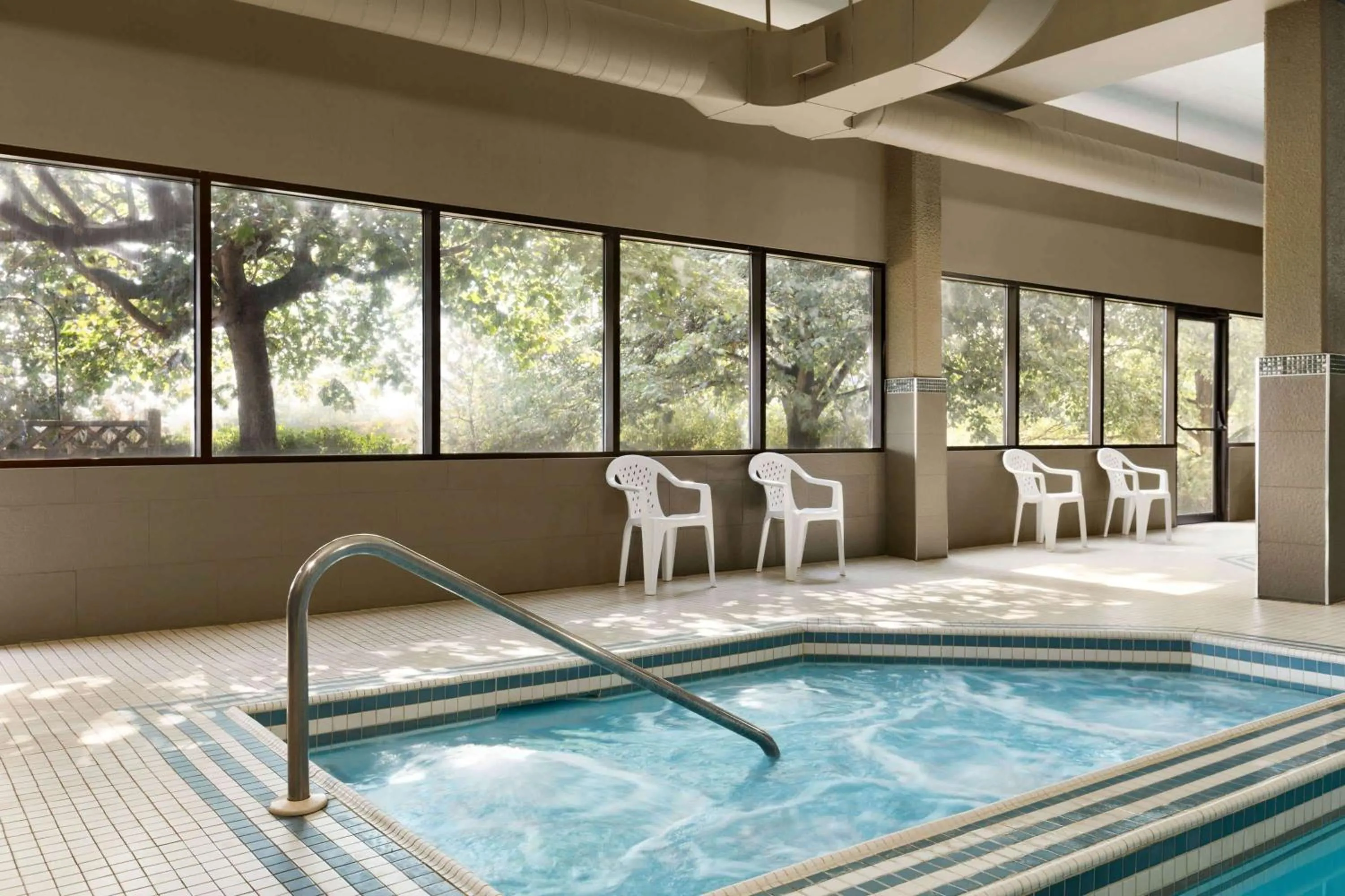 Spa and wellness centre/facilities, Swimming Pool in Travelodge by Wyndham Toronto East