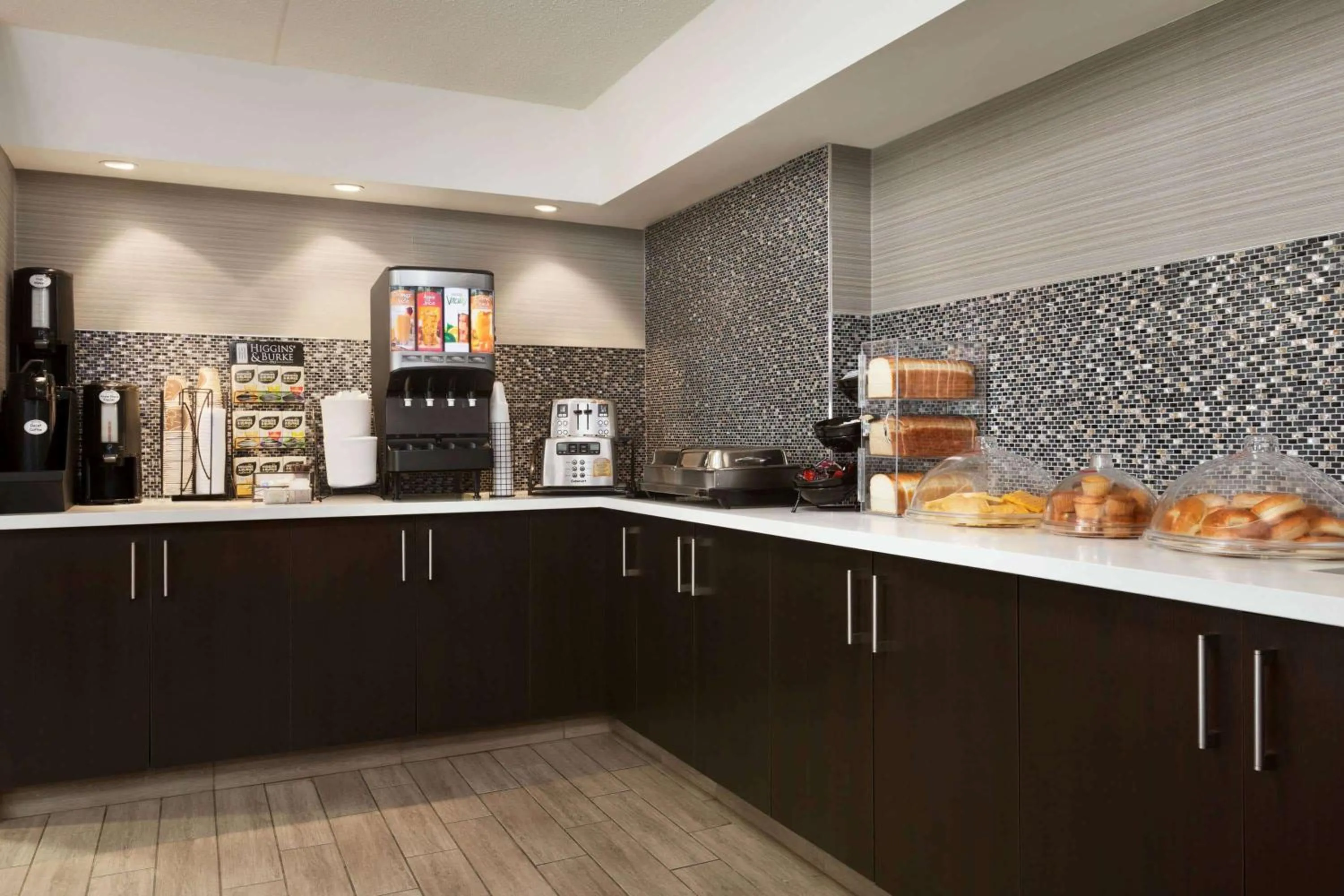 Restaurant/places to eat in Travelodge by Wyndham Toronto East