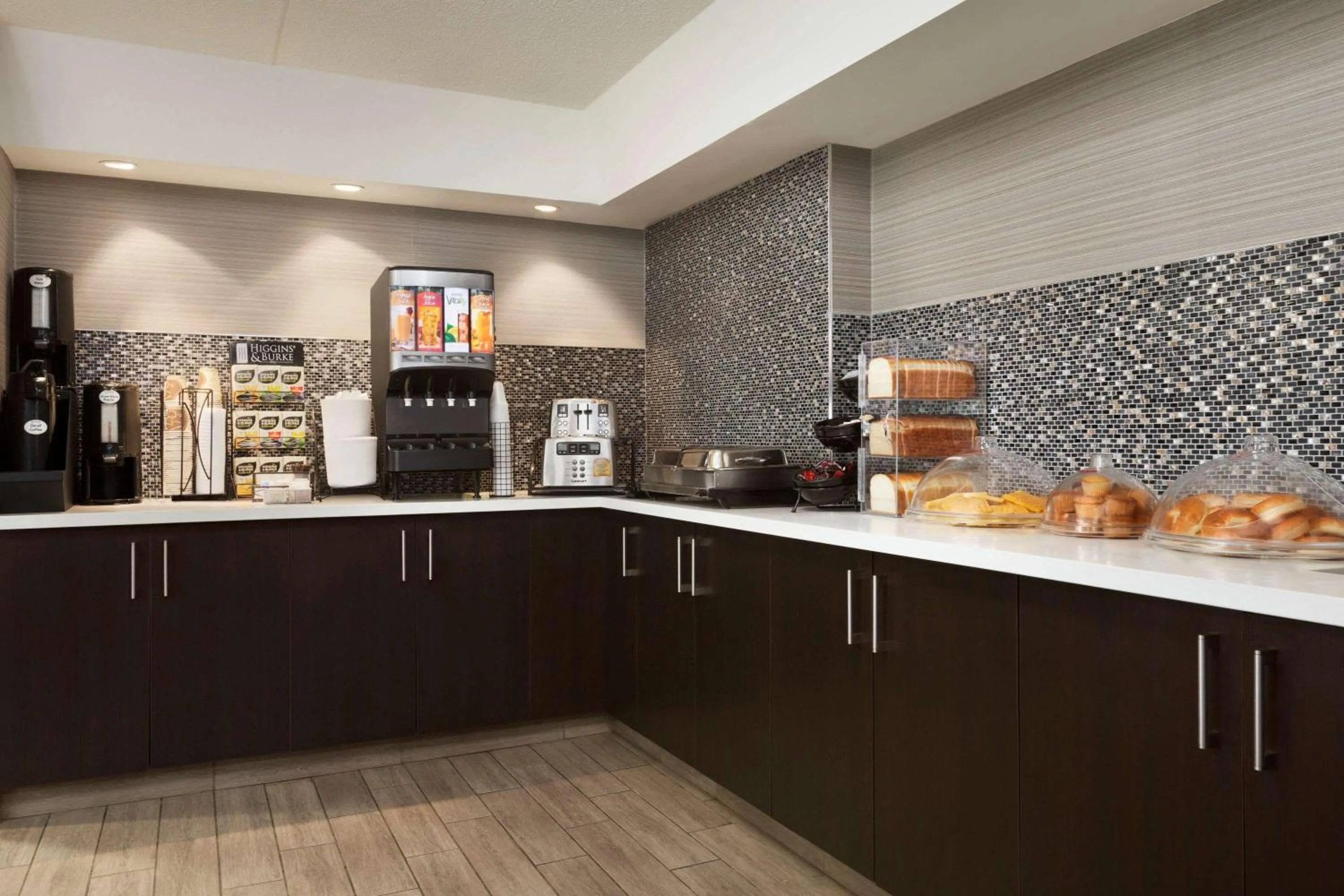 Restaurant/places to eat in Travelodge by Wyndham Toronto East