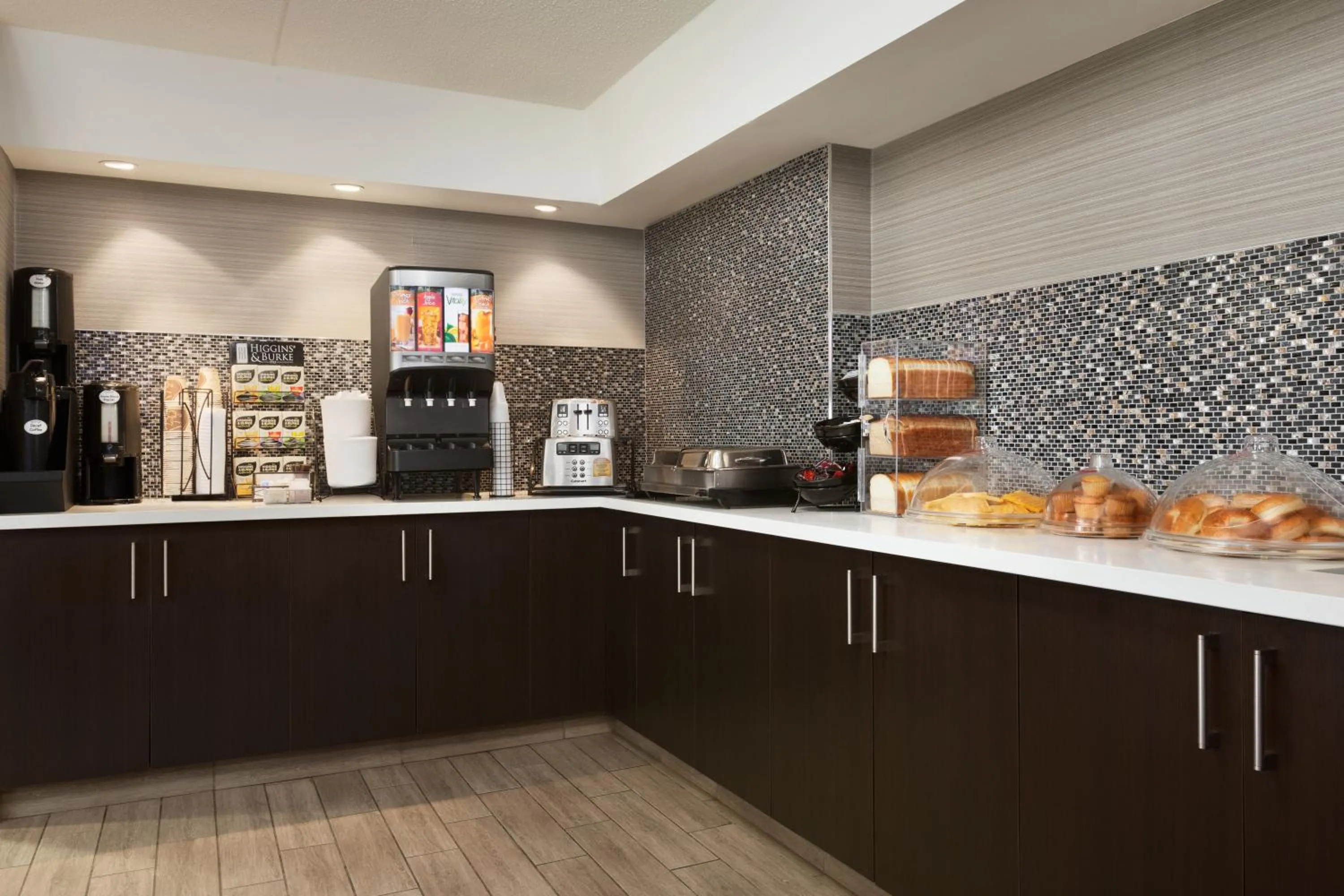 Restaurant/places to eat in Travelodge by Wyndham Toronto East
