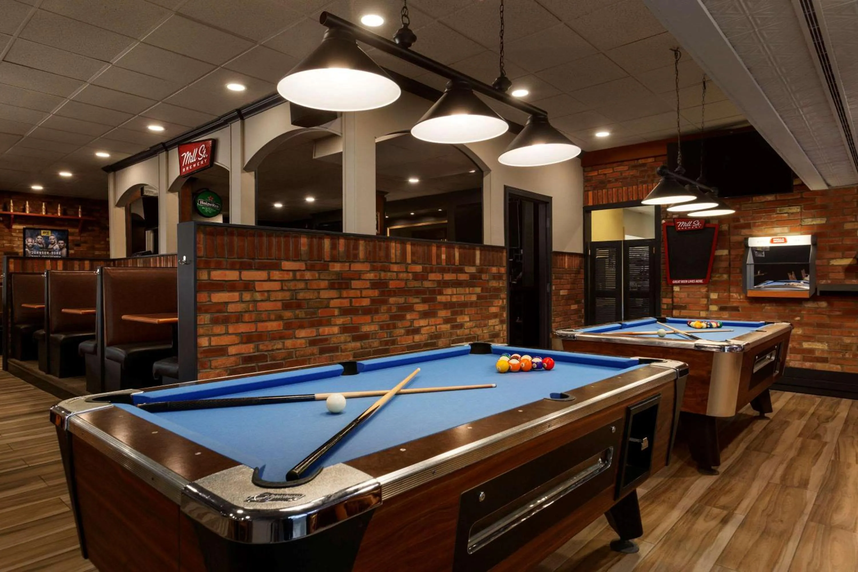 Restaurant/places to eat, Billiards in Travelodge by Wyndham Toronto East