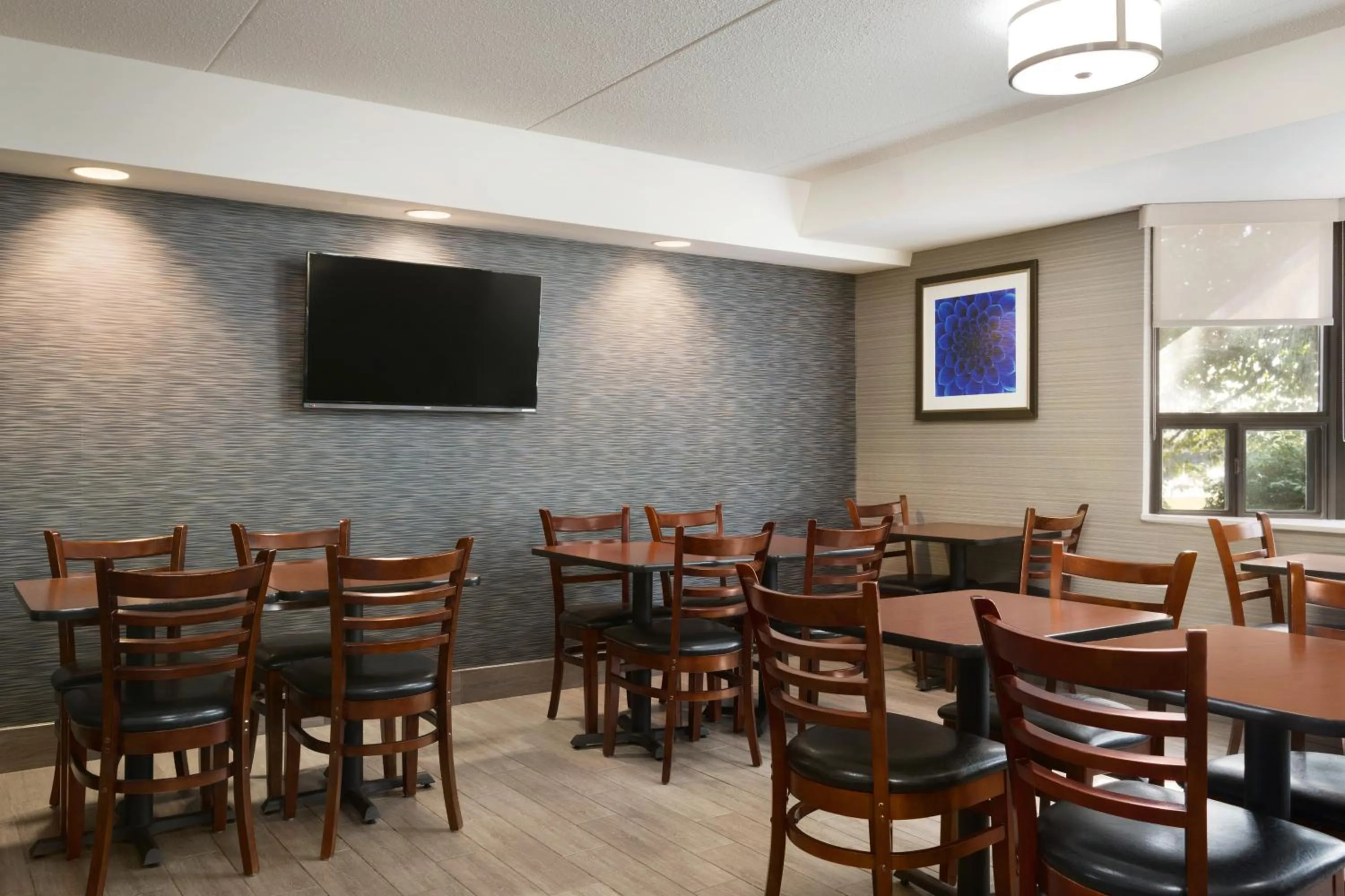 Restaurant/Places to Eat in Travelodge by Wyndham Toronto East