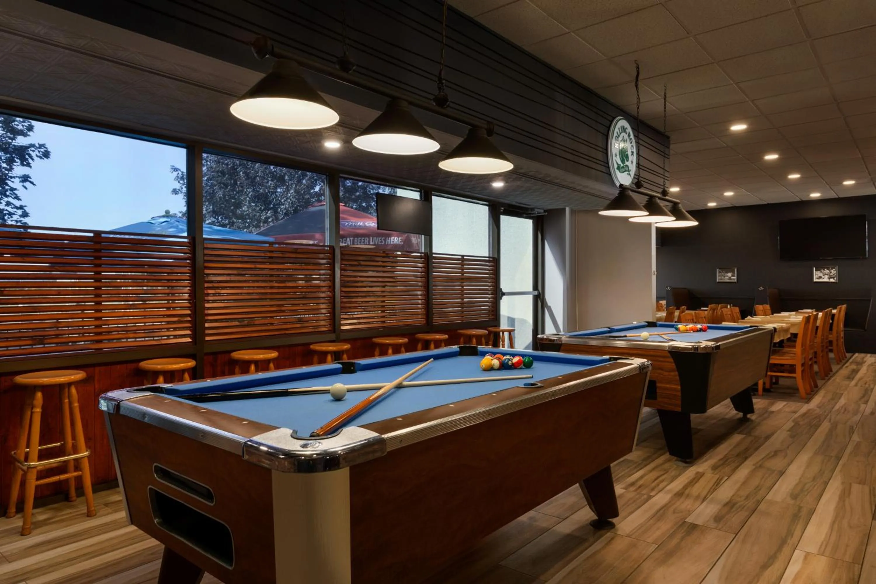 Lounge or bar, Billiards in Travelodge by Wyndham Toronto East