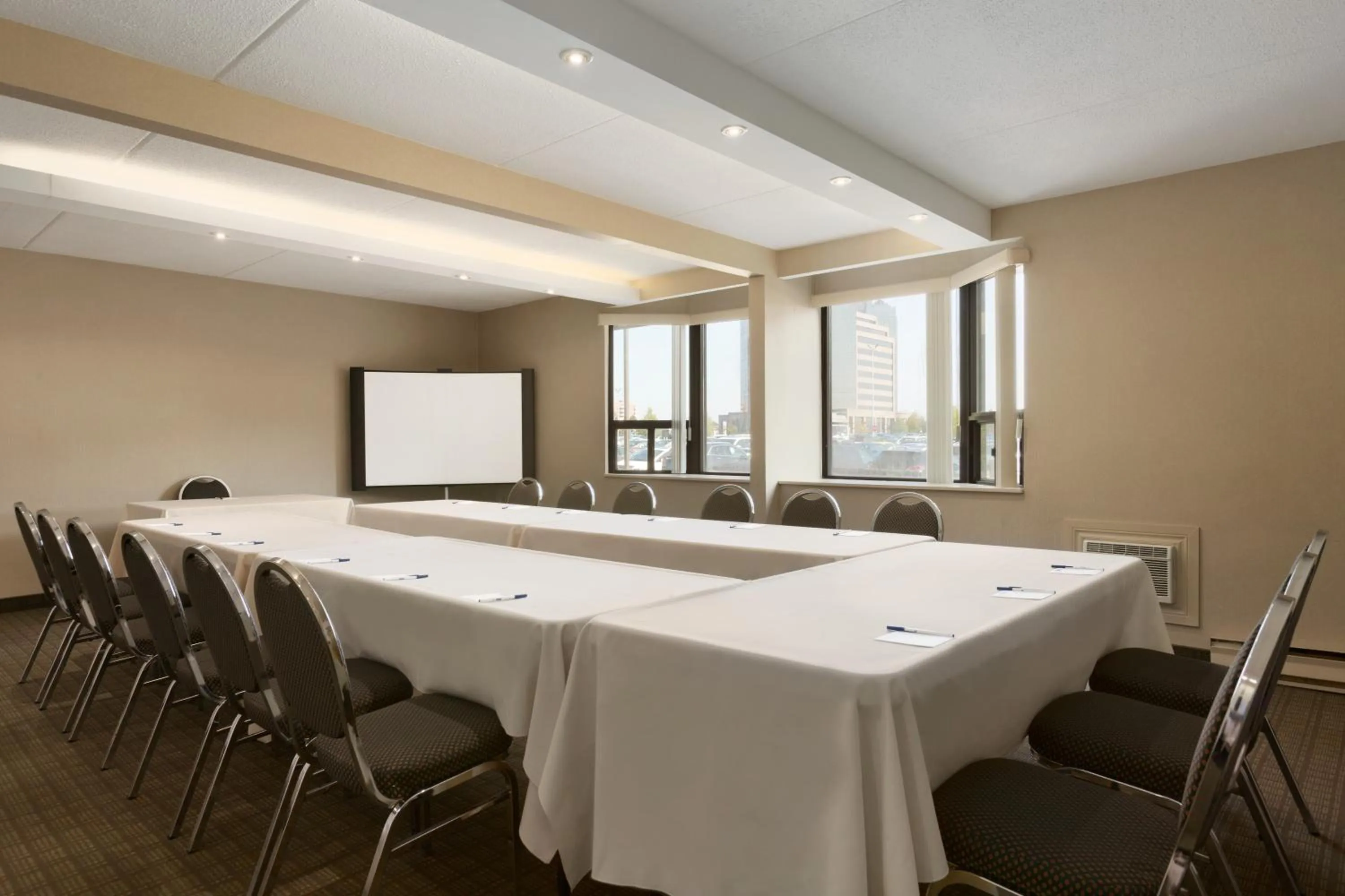 Meeting/conference room in Travelodge by Wyndham Toronto East