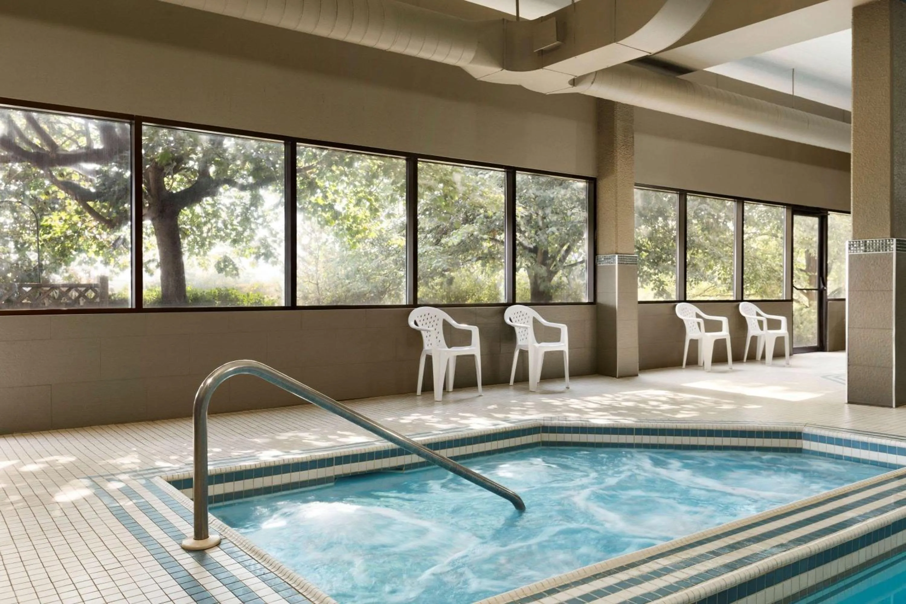 Spa and wellness centre/facilities, Swimming Pool in Travelodge by Wyndham Toronto East