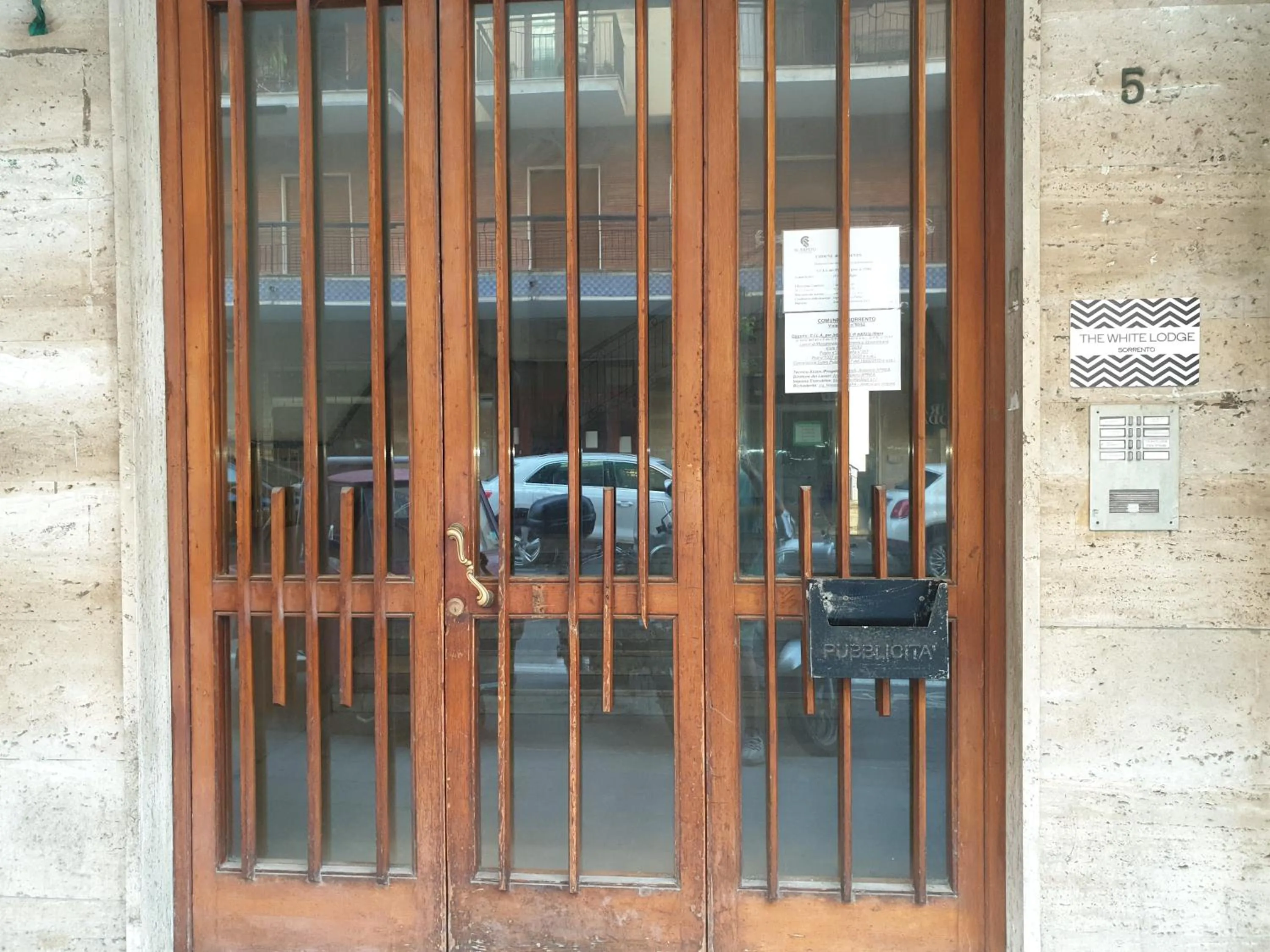 Facade/entrance in The White Lodge