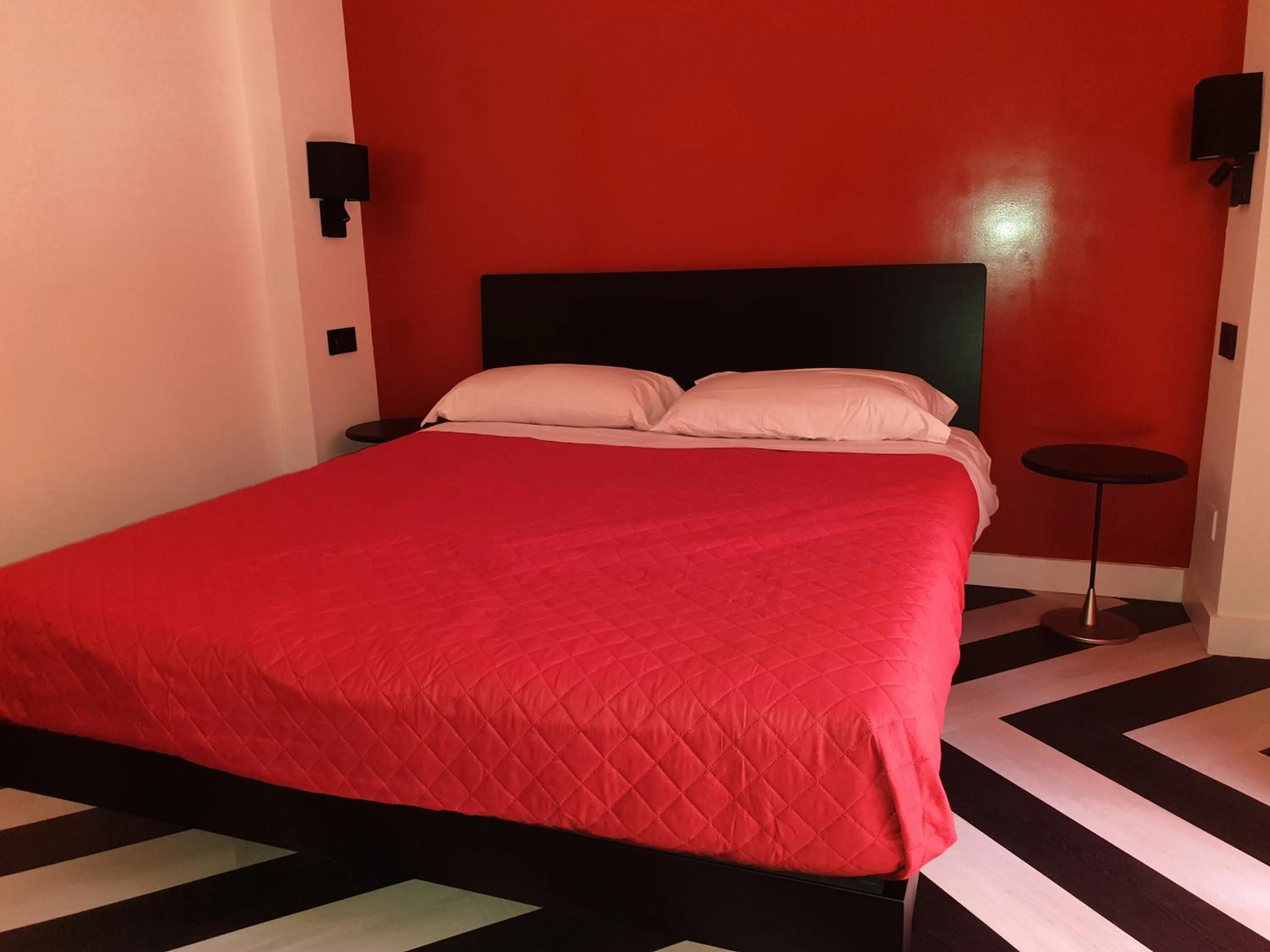 Photo of the whole room in The White Lodge