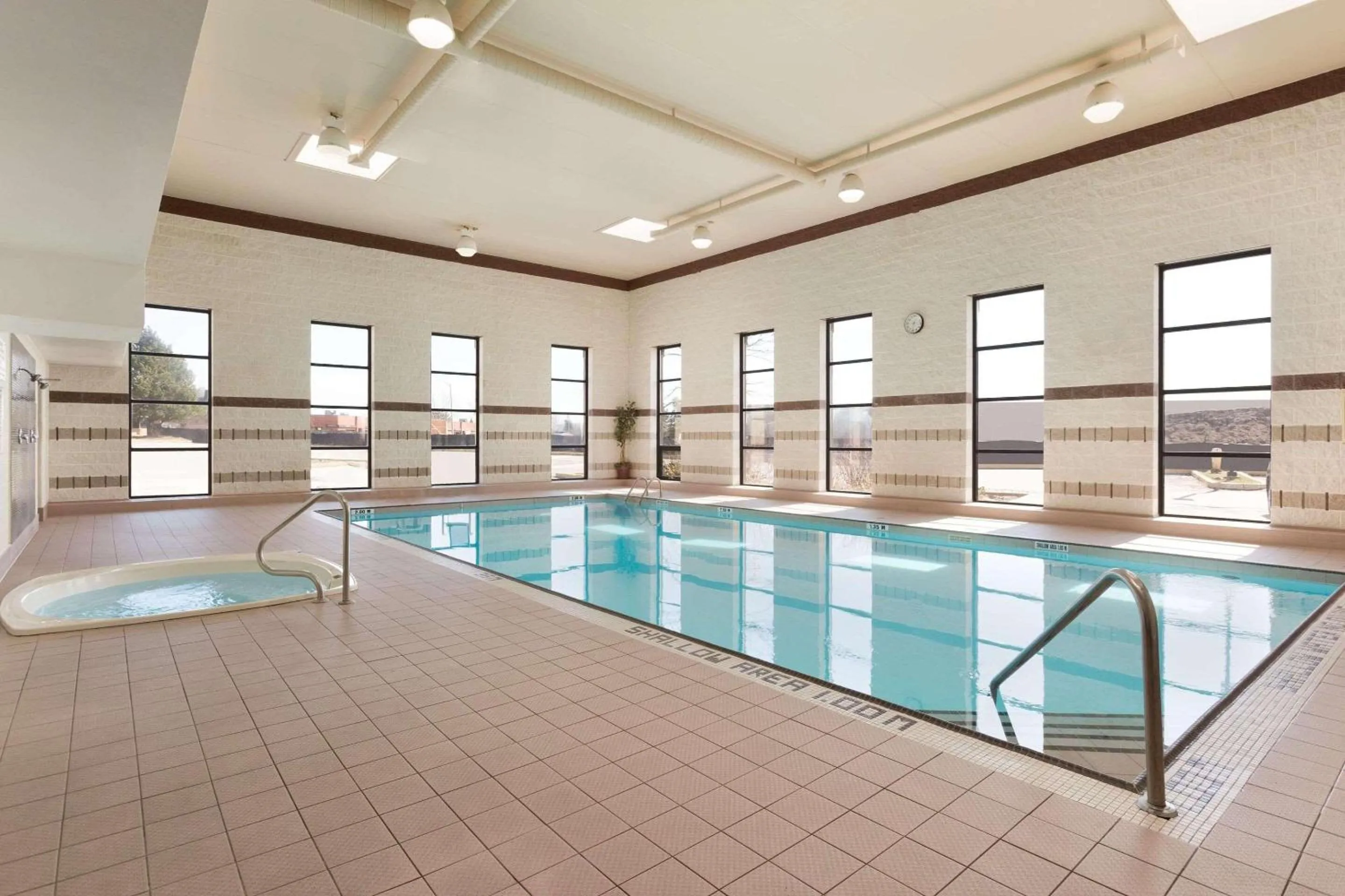 Swimming pool in Park Inn by Radisson Toronto-Markham