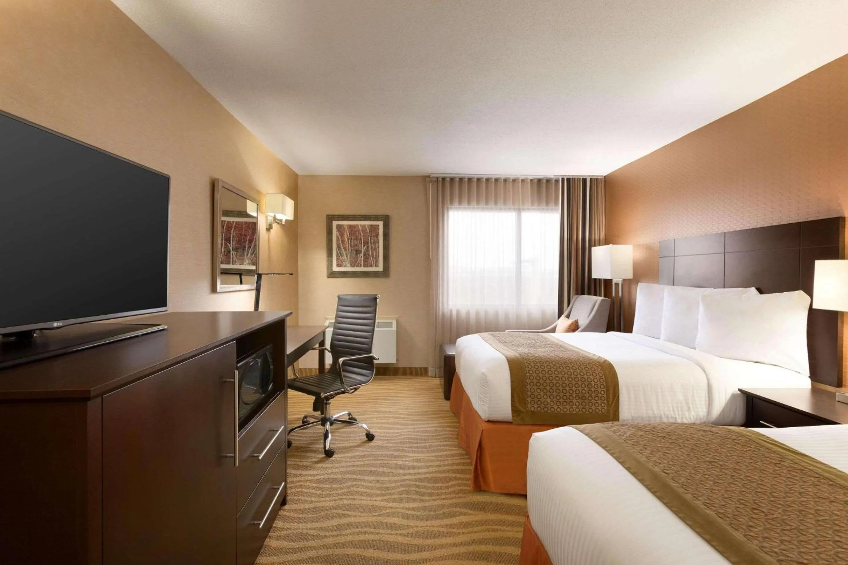 Bedroom, Bed in Park Inn by Radisson Toronto-Markham