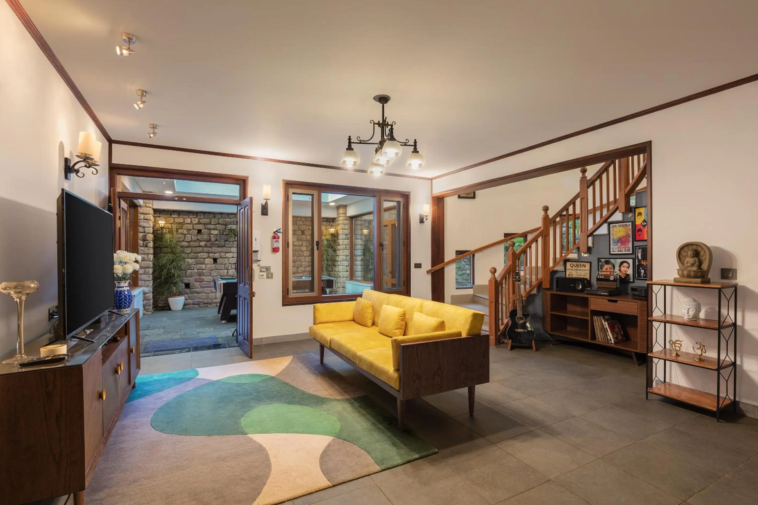 Communal lounge/ TV room in Divyam From BYLOO- Private Villa near Nainital