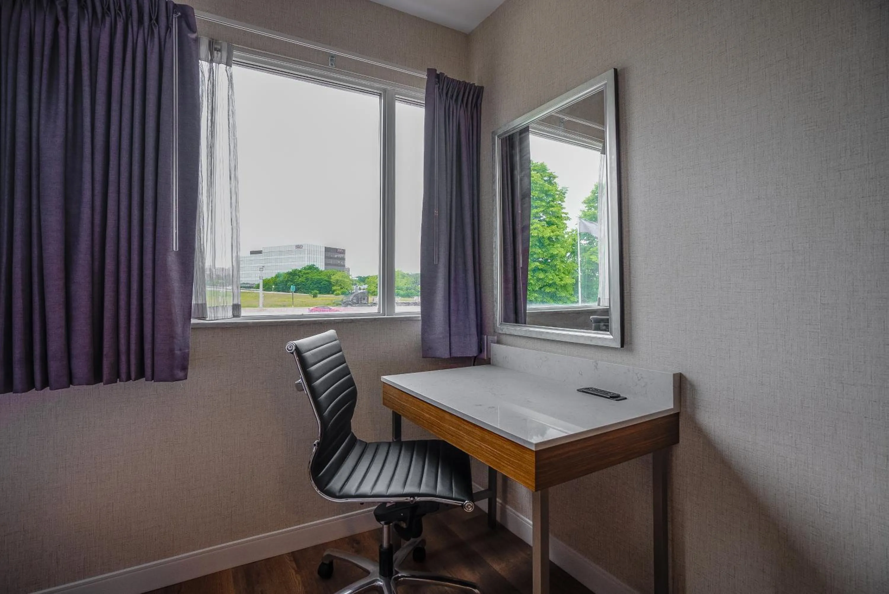Seating area in Monte Carlo Inn Oakville Suites