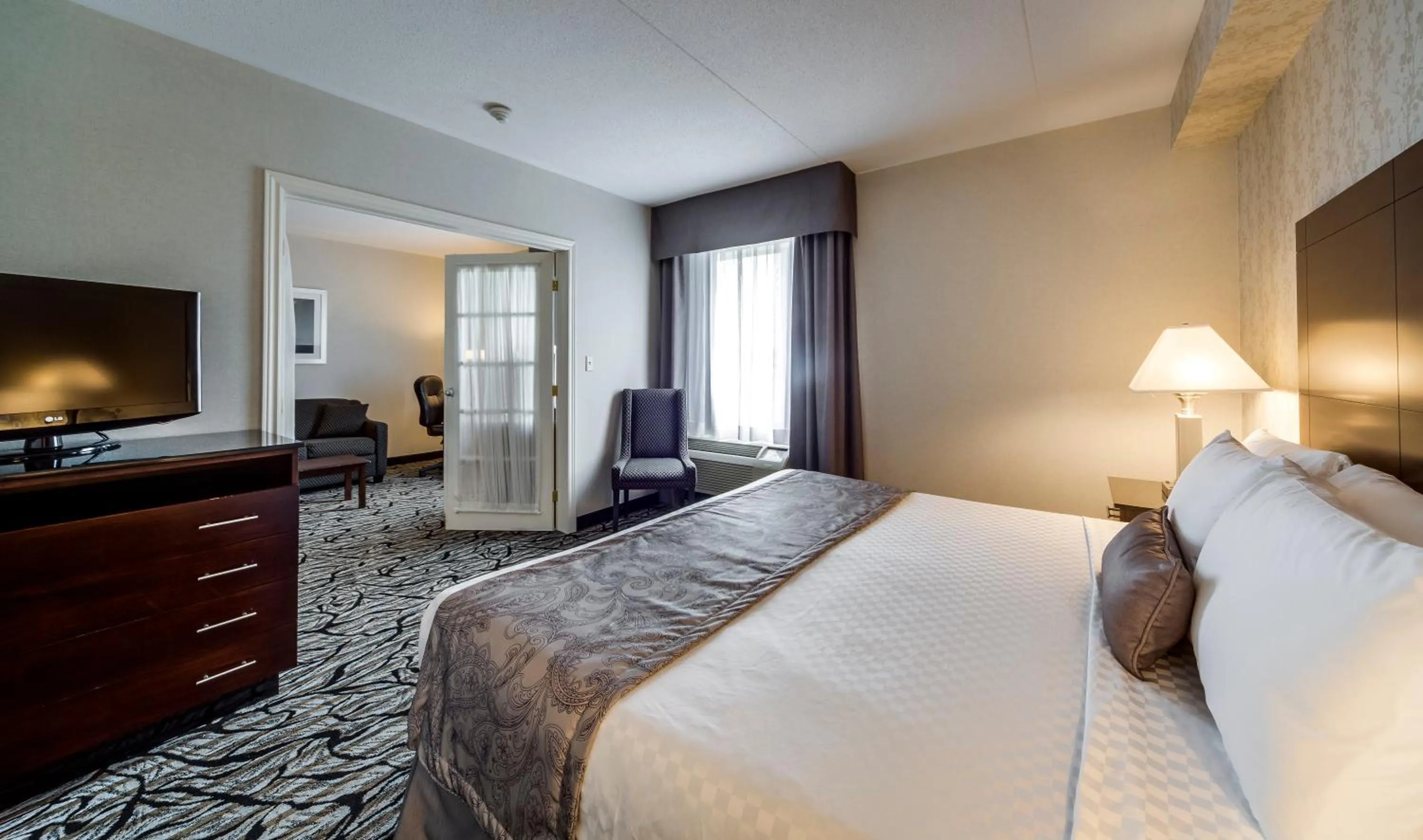 Bed in Monte Carlo Inn Oakville Suites