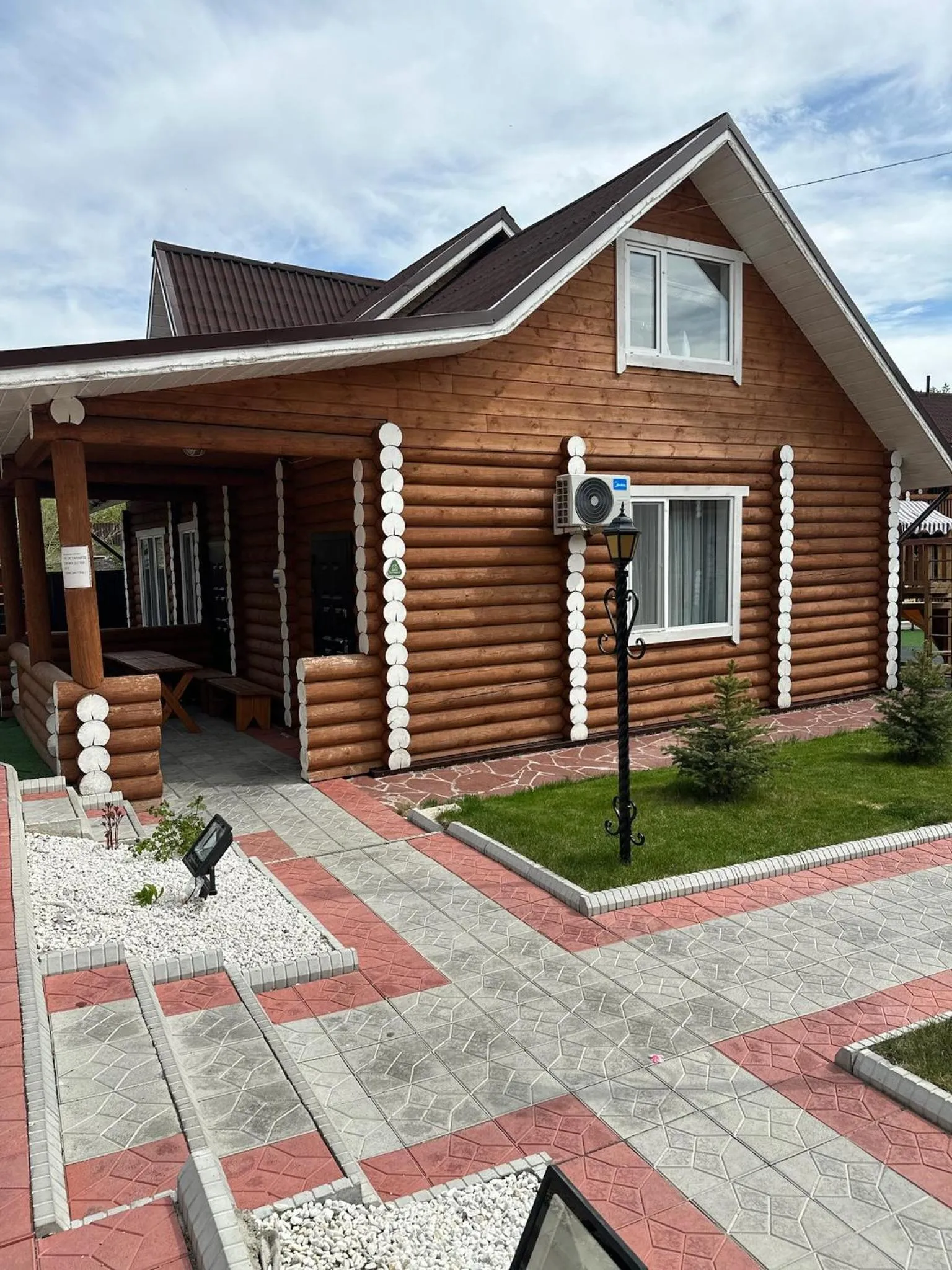 Photo of the whole room in Eco hotel & restaurant "SKALA"