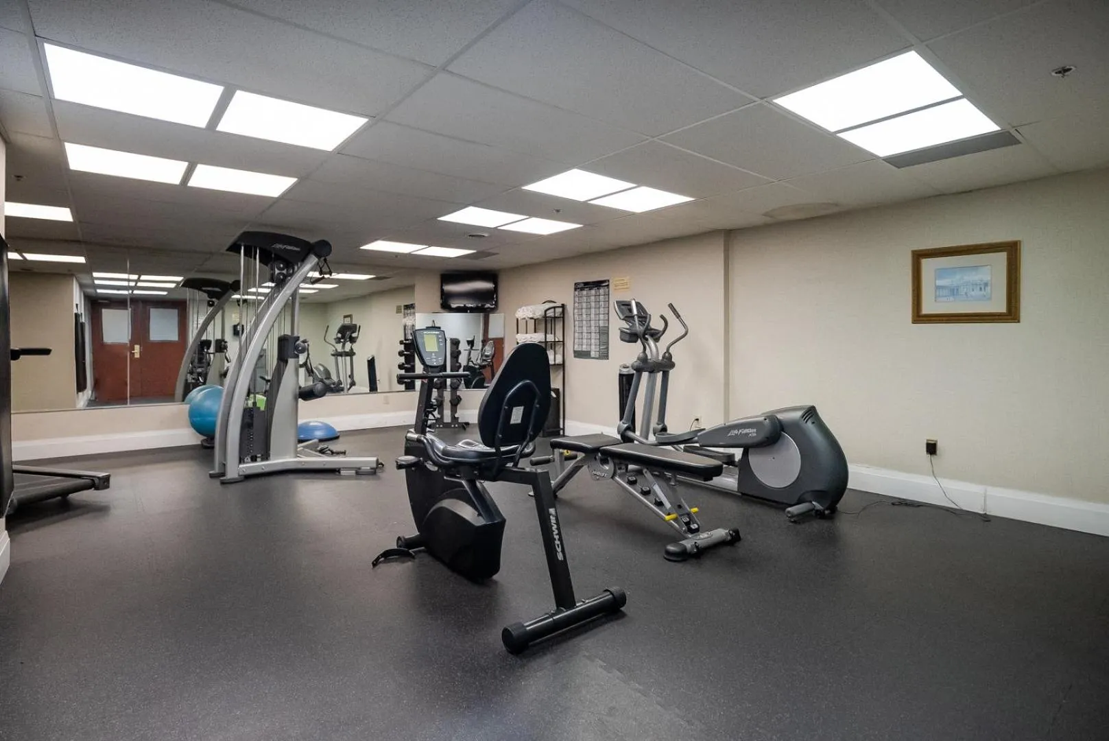 Fitness centre/facilities in Monte Carlo Inn Airport Suites