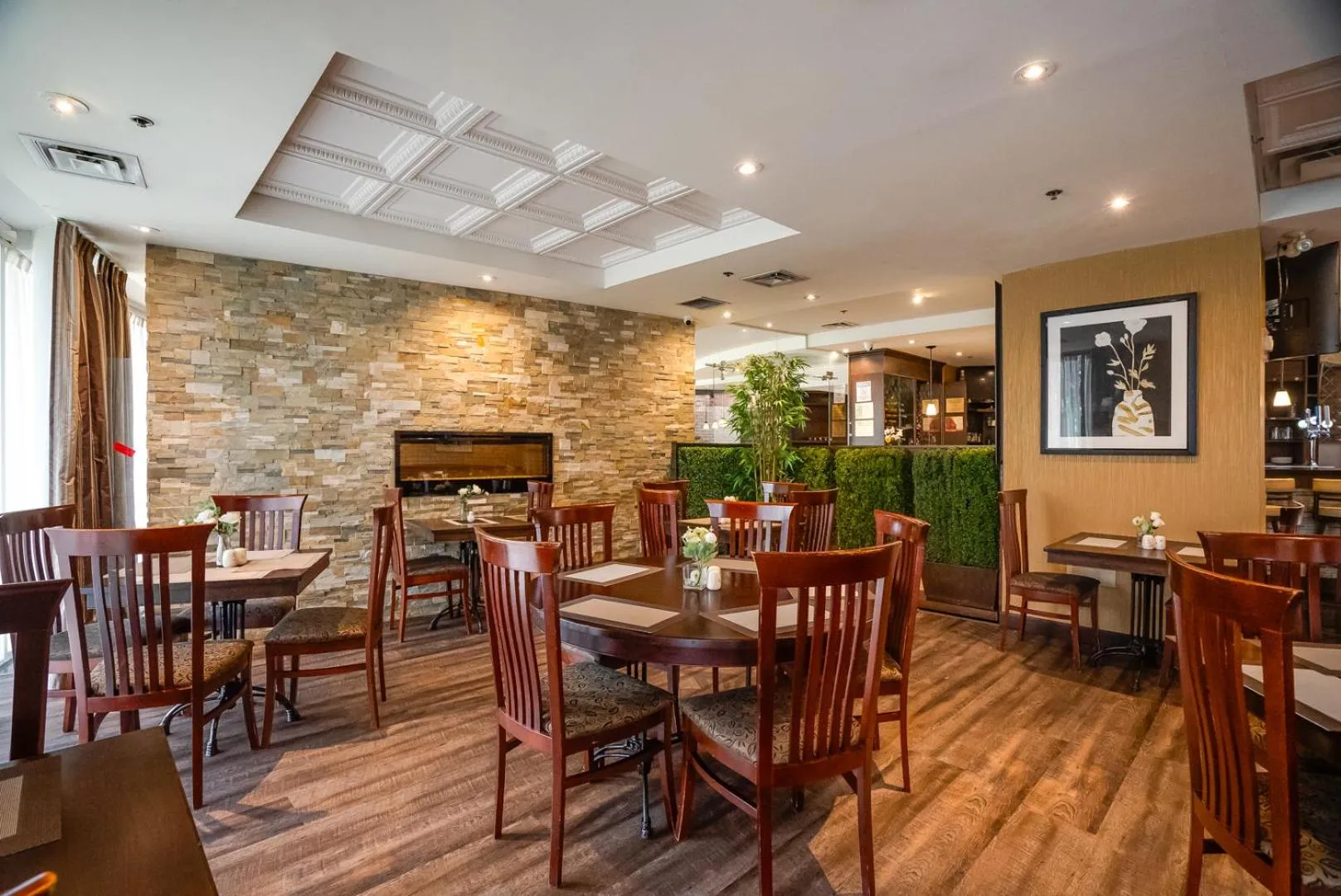 Restaurant/places to eat in Monte Carlo Inn Airport Suites