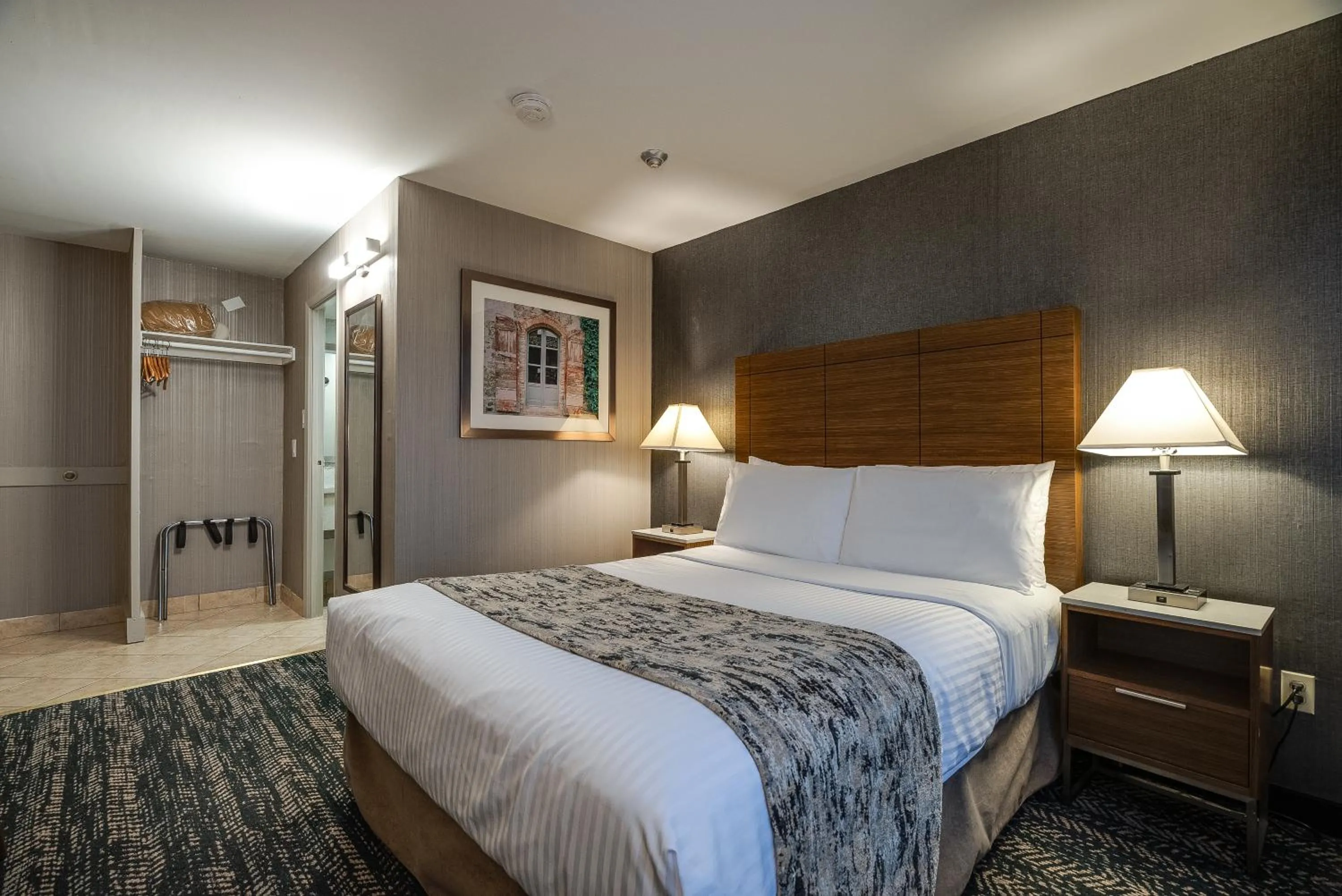 Bedroom, Bed in Monte Carlo Inn Toronto West Suites