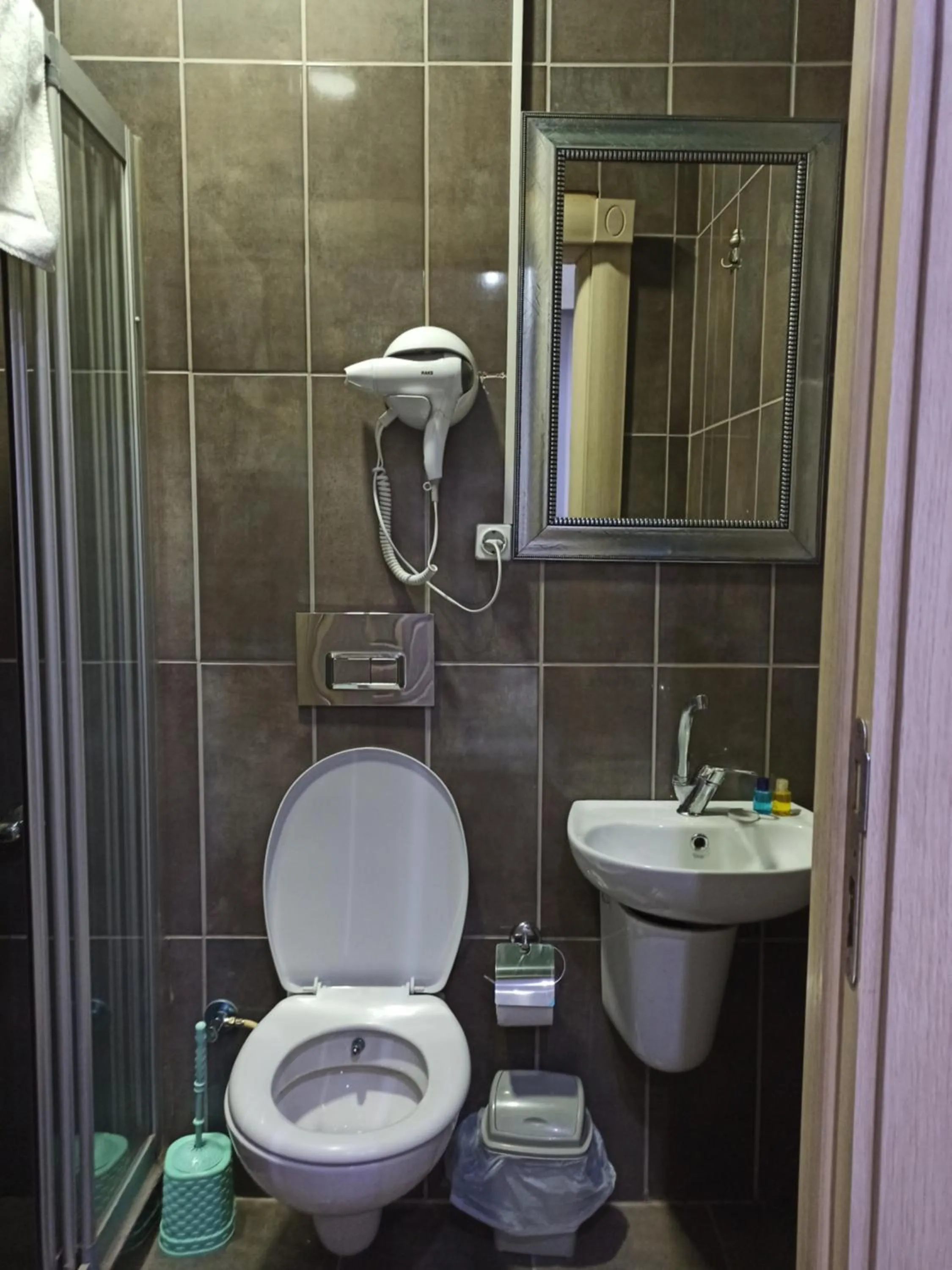 Shower in Taxim Starlight Hotel