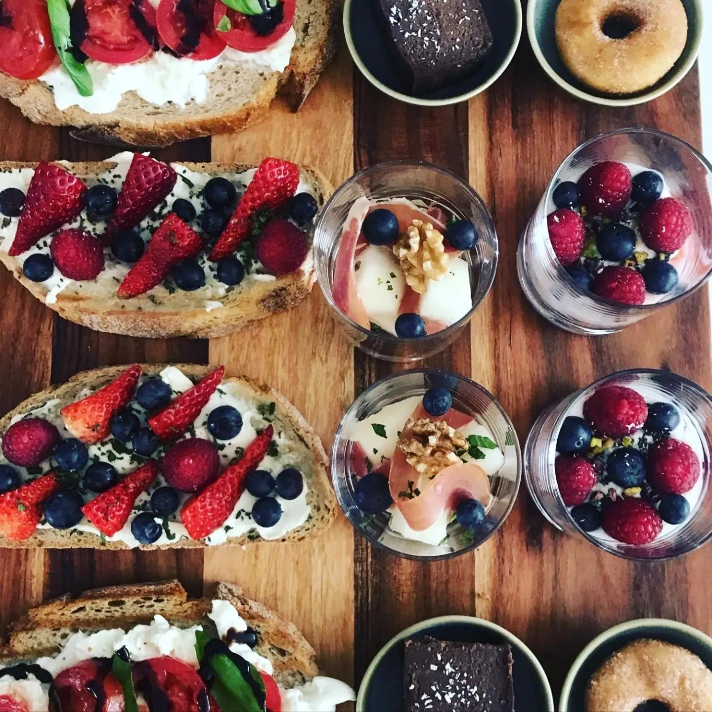 Food and drinks in Sotto La Vigna Charm Stay Adults only vacation Bed and breakfast room