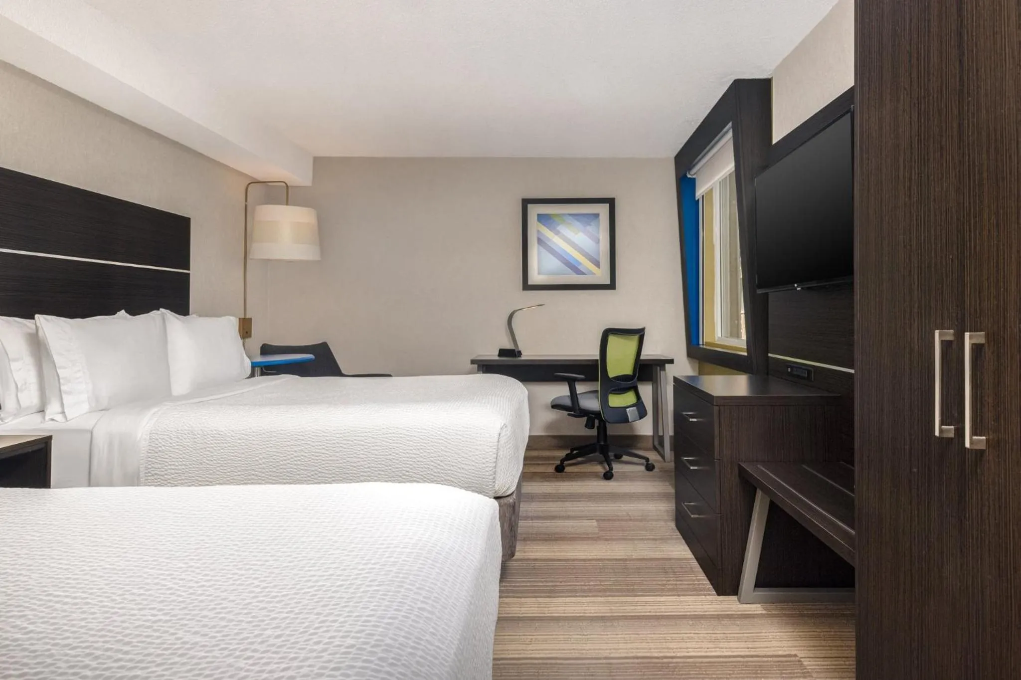 Photo of the whole room, Bed in Holiday Inn Express Windsor Waterfront by IHG