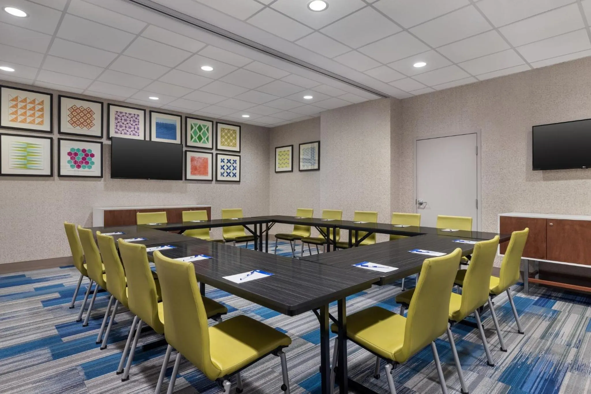 Meeting/conference room in Holiday Inn Express Windsor Waterfront by IHG