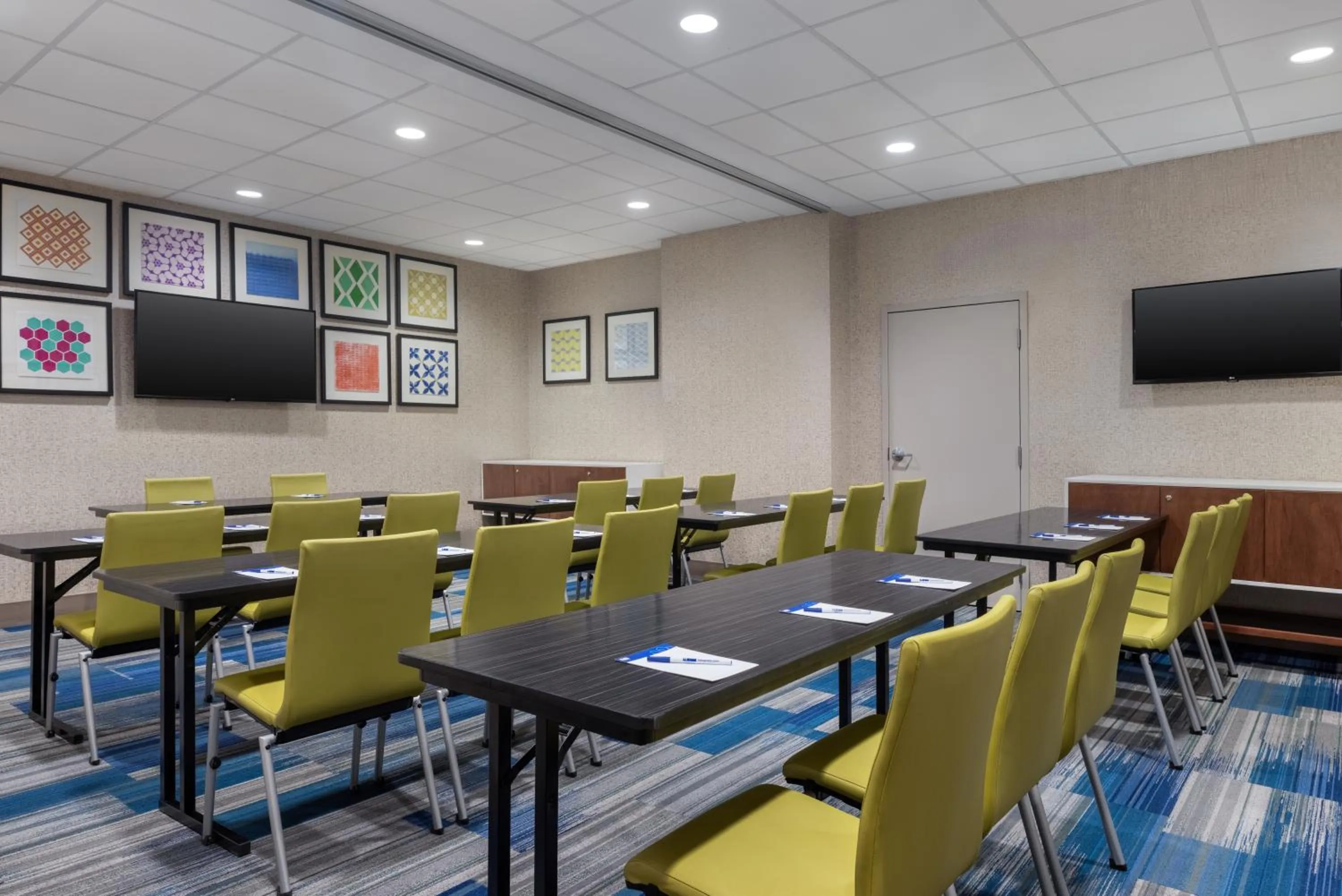 Meeting/conference room in Holiday Inn Express Windsor Waterfront by IHG