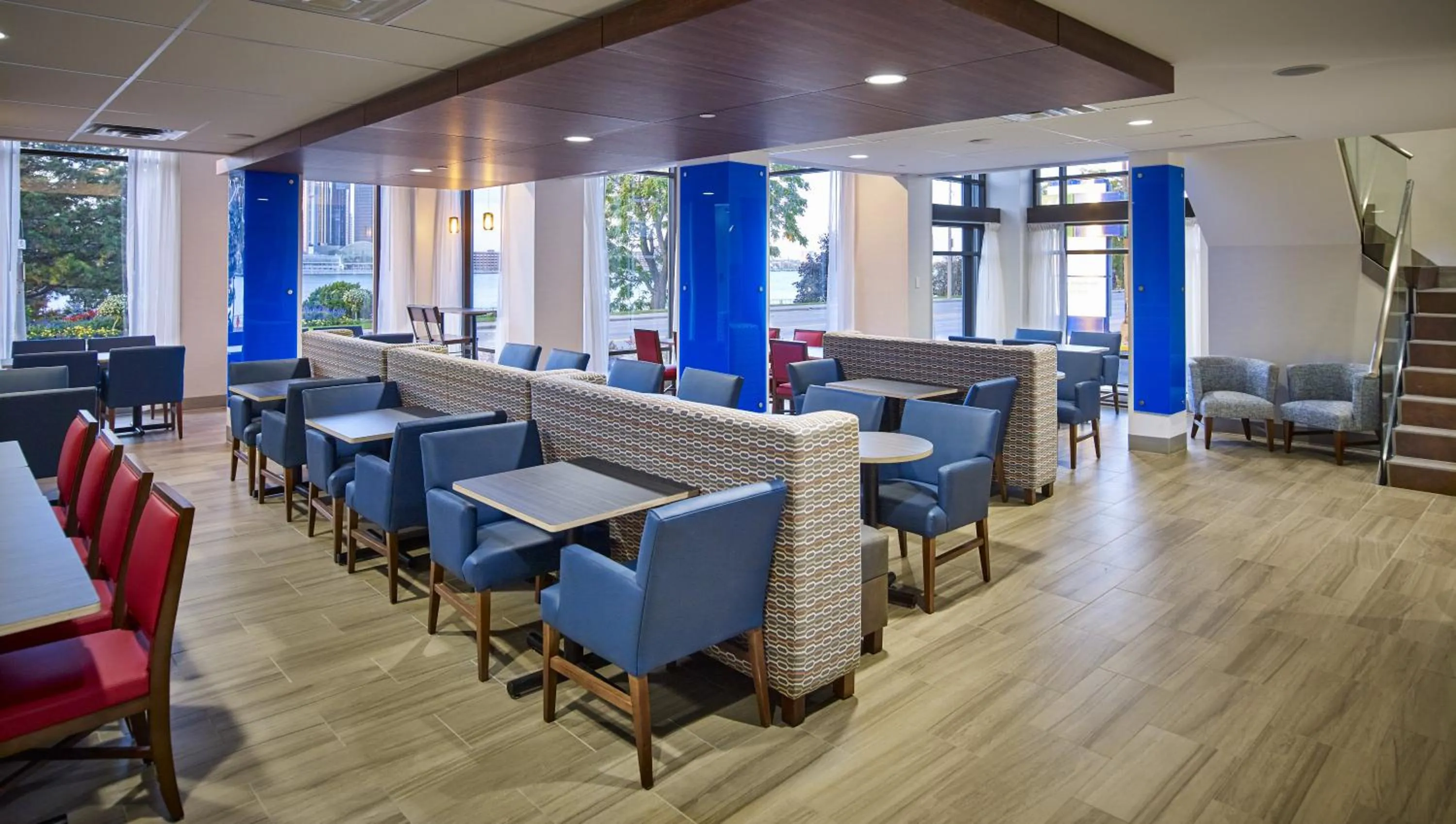 Breakfast in Holiday Inn Express Windsor Waterfront by IHG