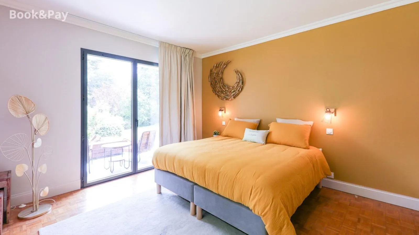 Photo of the whole room, Bed in EDEN Locquirec - Piscine & Spa Chambre d hôtes