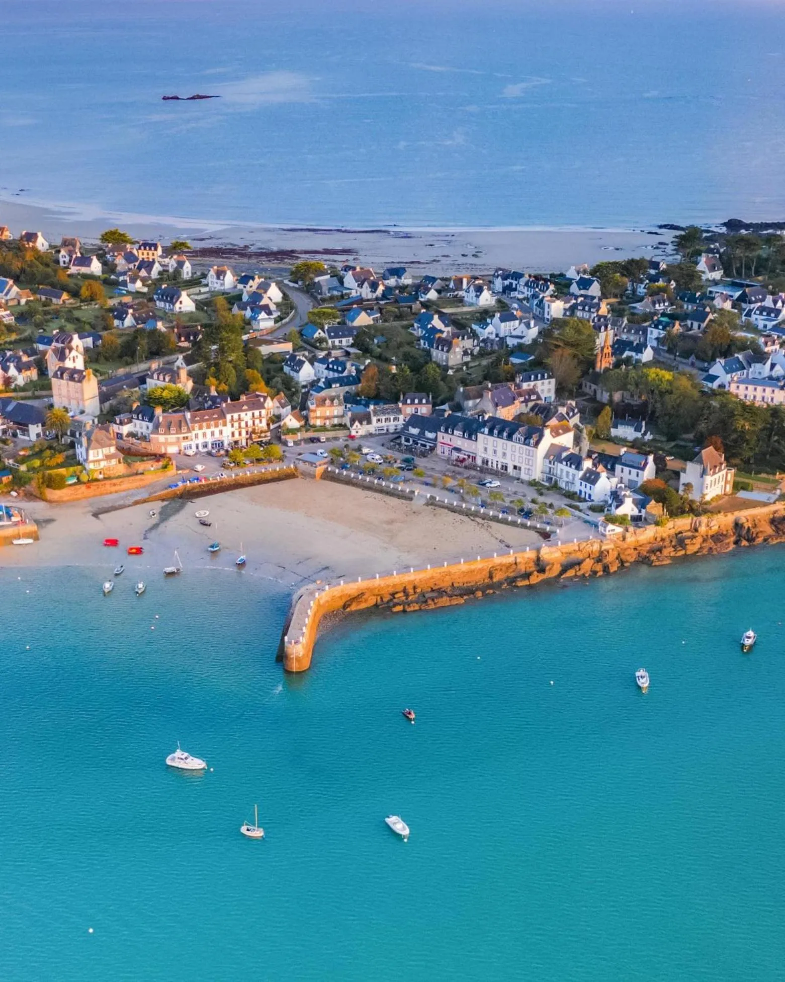 Beach in EDEN Locquirec - Piscine & Spa Chambre d hôtes