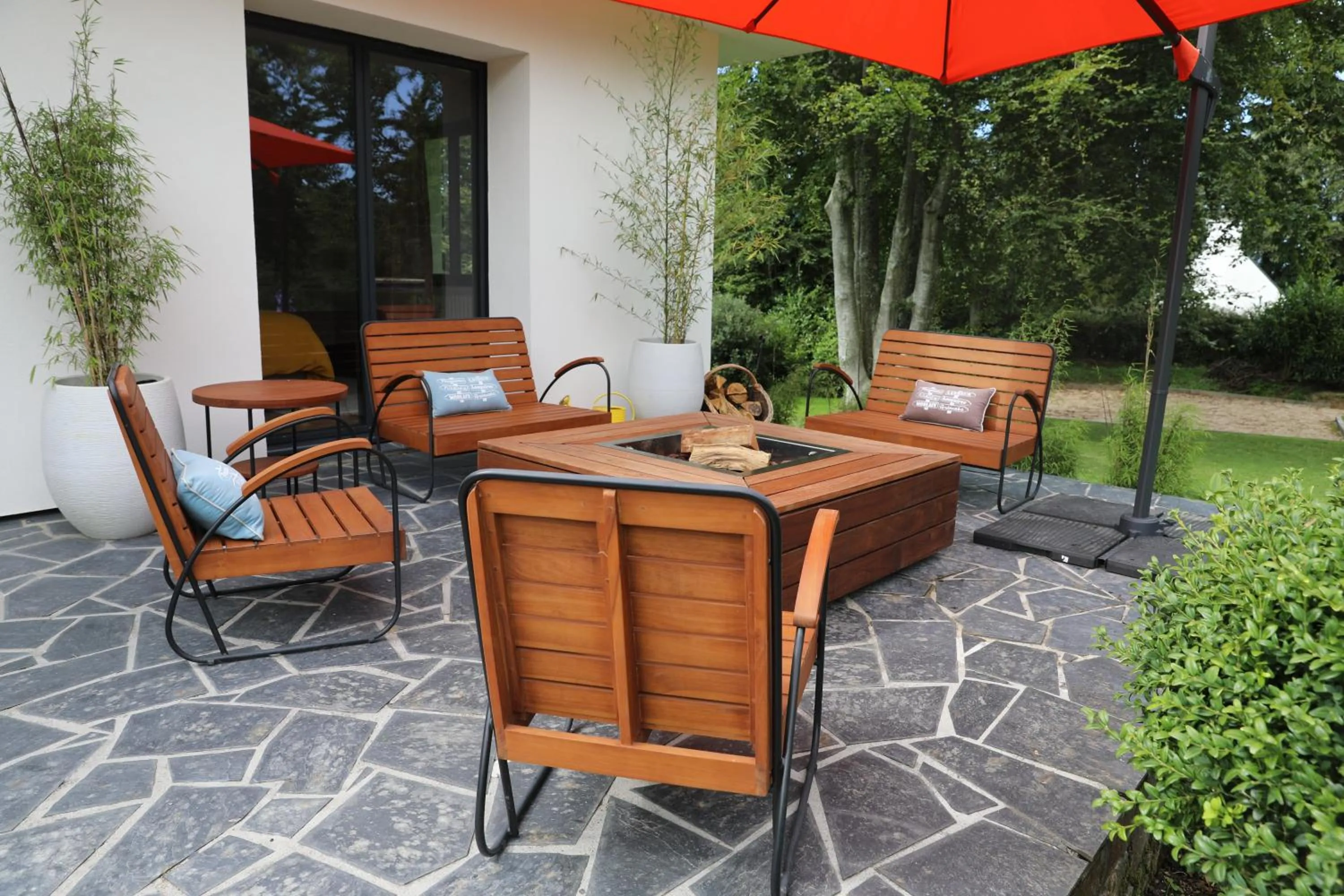 Patio in EDEN Locquirec - Piscine & Spa Chambre d hôtes